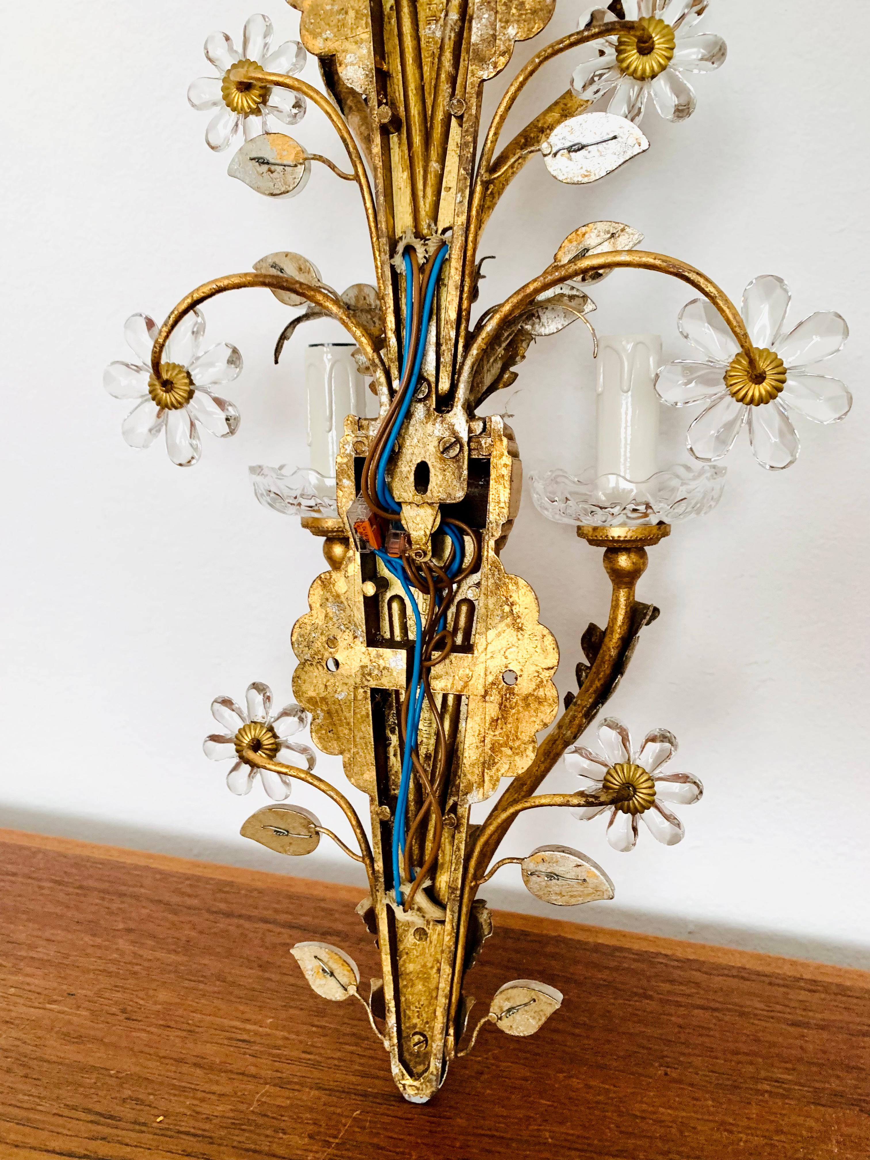 Large Gilded Italian Hollywood Regency Wall Lamp For Sale 10