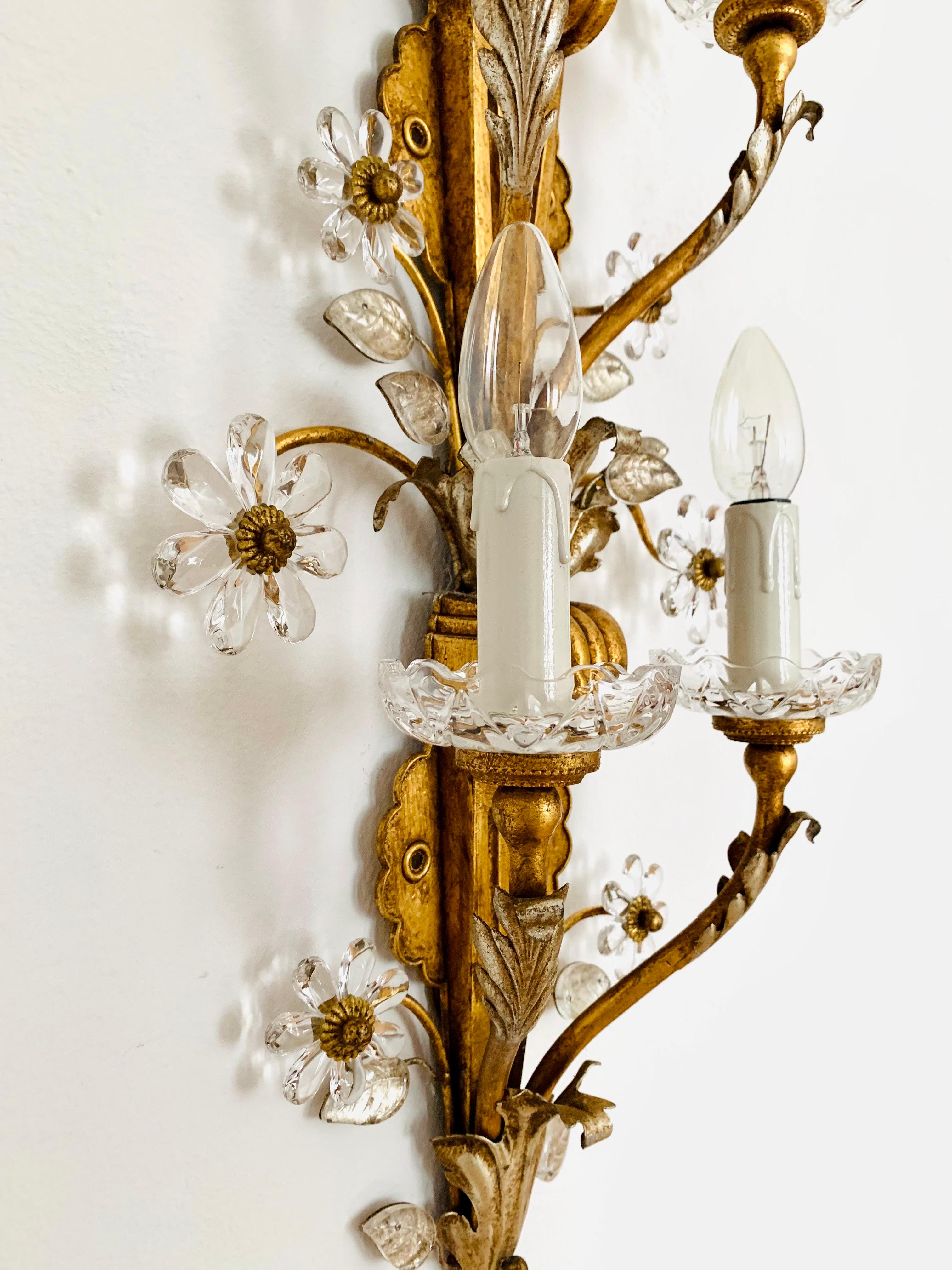 Large Gilded Italian Hollywood Regency Wall Lamp For Sale 2