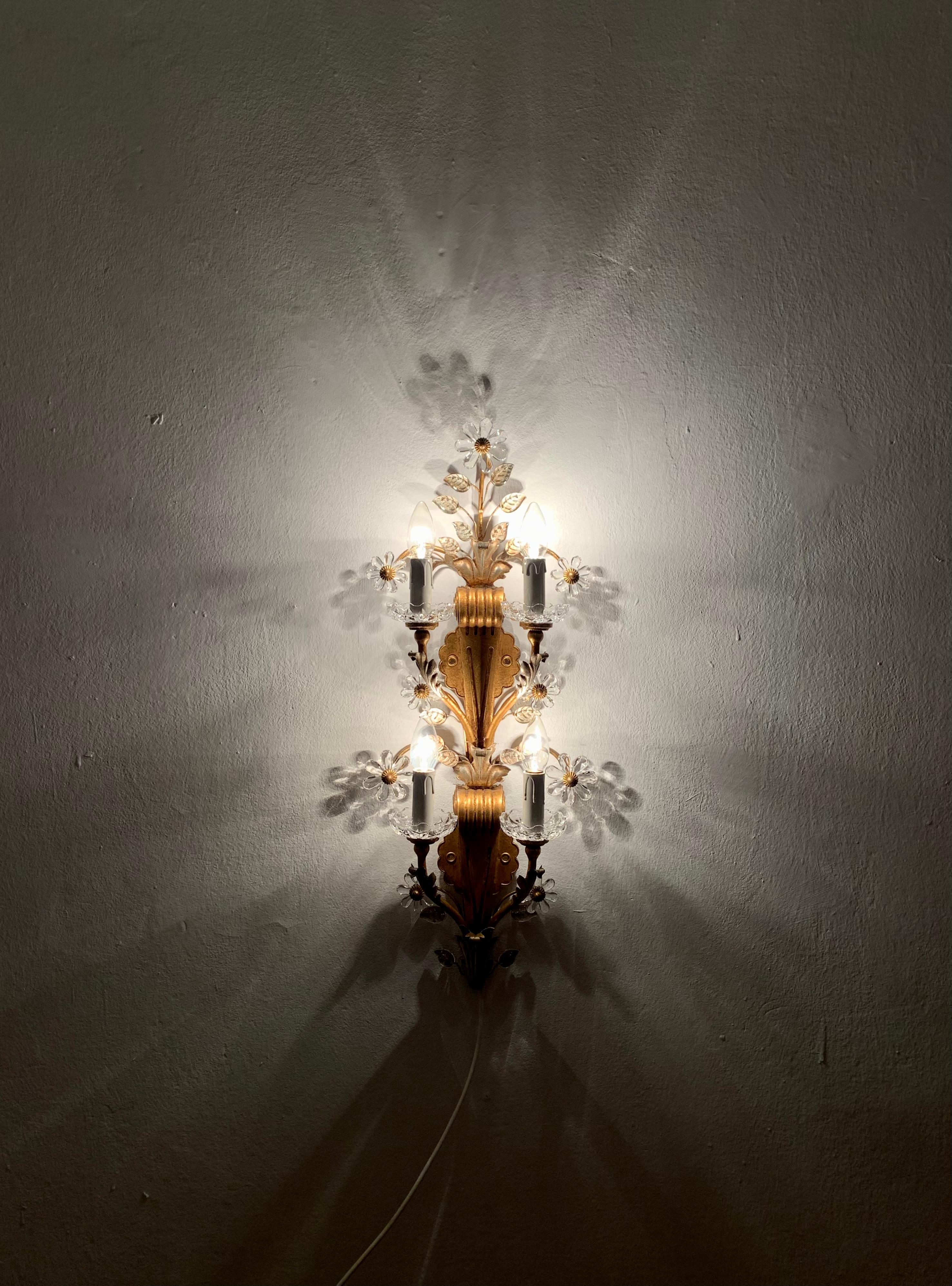 Large Gilded Italian Hollywood Regency Wall Lamp For Sale 4