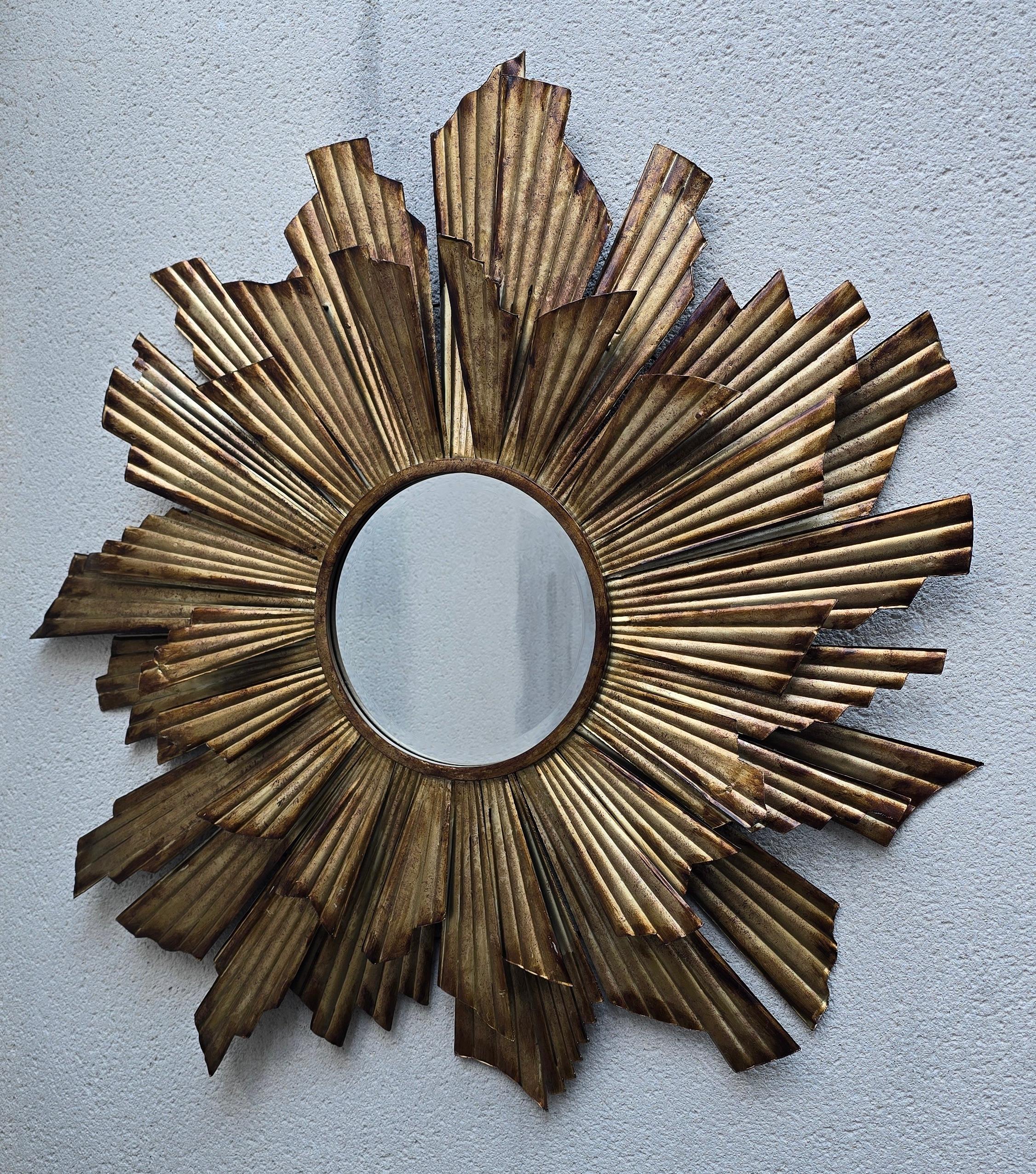 Large Gilded Metal Sunburst Mirror, Mid-Century Modern, circa 1960 In Good Condition For Sale In Antwerp, BE