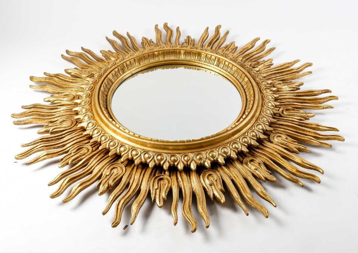 Grand miroir Soleil en Wood Wood doré, 20e siècle.

Miroir Soleil en bois doré des années 1960, design du 20e siècle.  
D : 120cm , D : 10cm