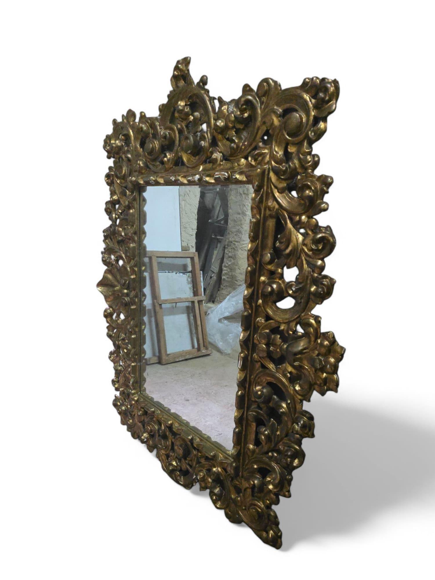 Grand miroir en bois doré - 18e siècle en vente 5