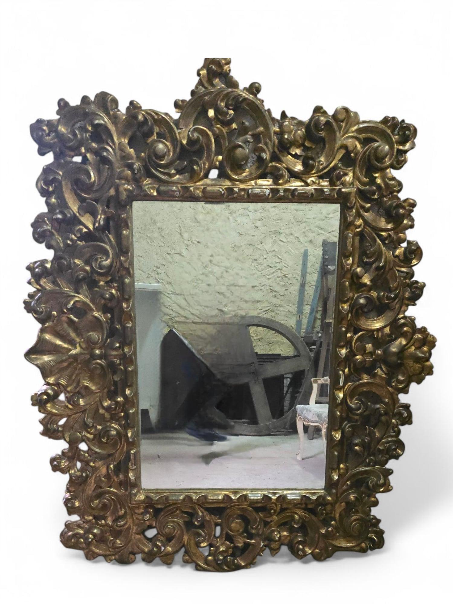 Grand miroir en bois doré - 18e siècle en vente 10