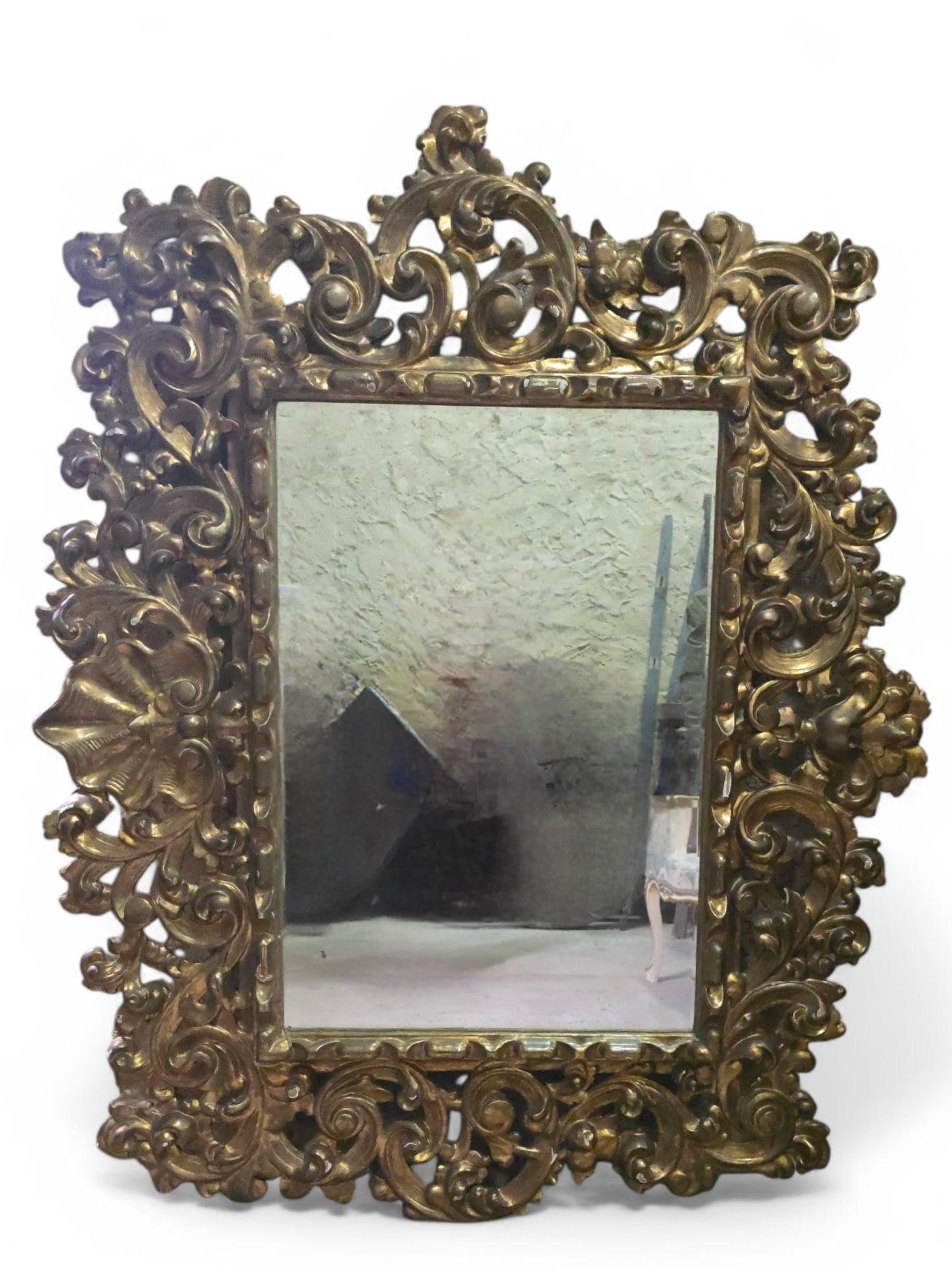Grand miroir en bois doré - 18e siècle en vente 11