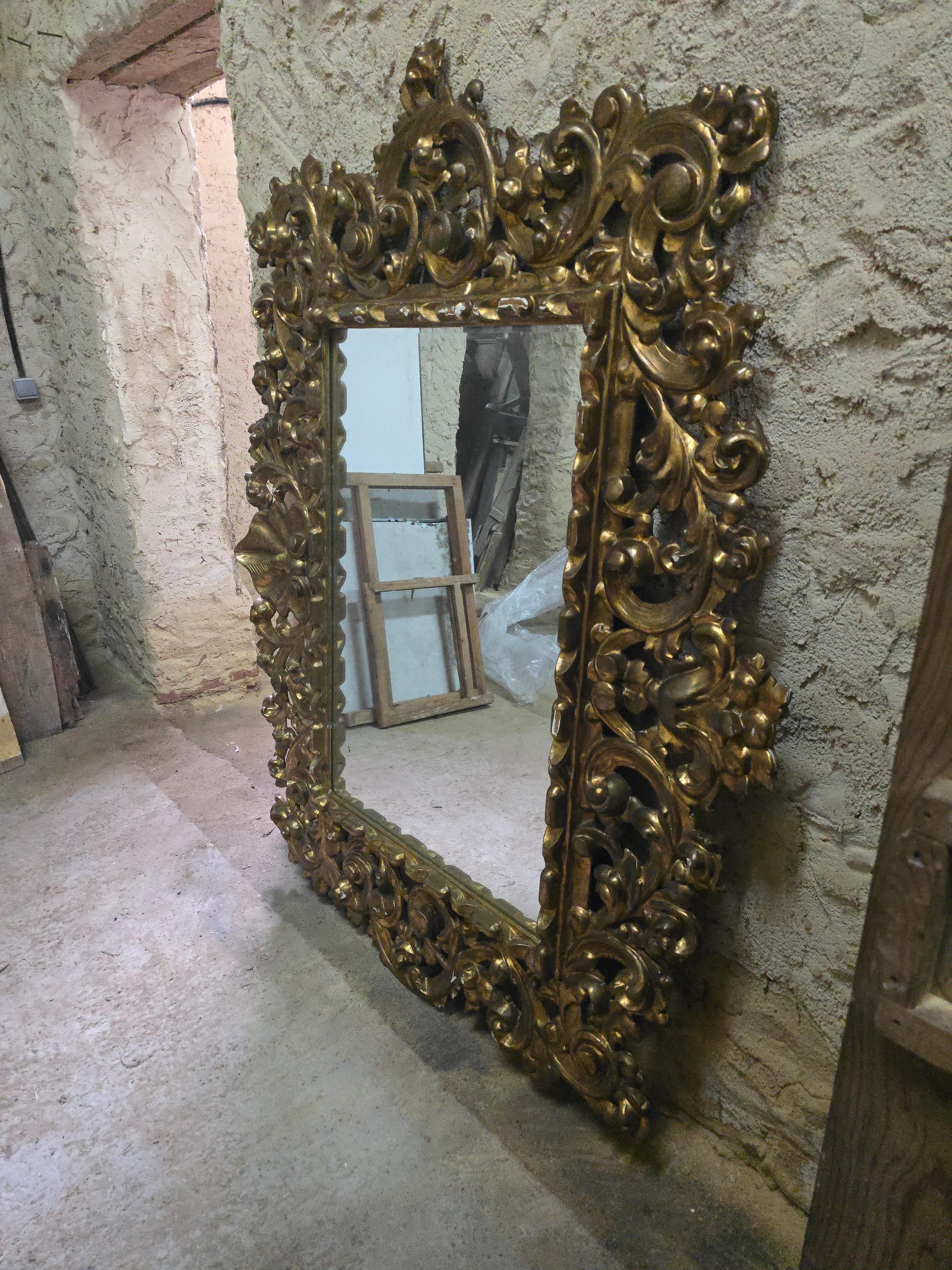 Grand miroir en bois doré - 18e siècle Bon état - En vente à Madrid, ES