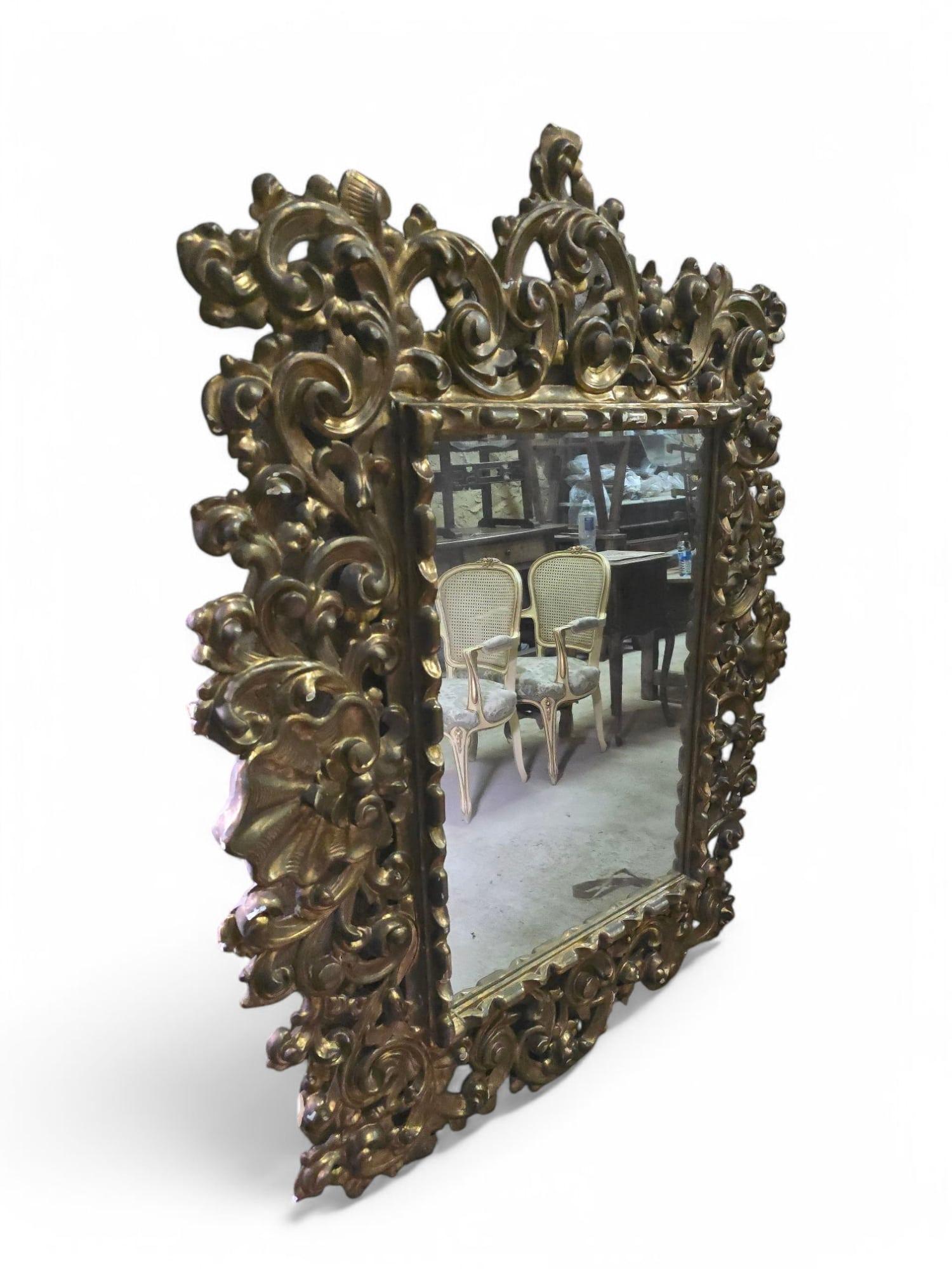Grand miroir en bois doré - 18e siècle en vente 3