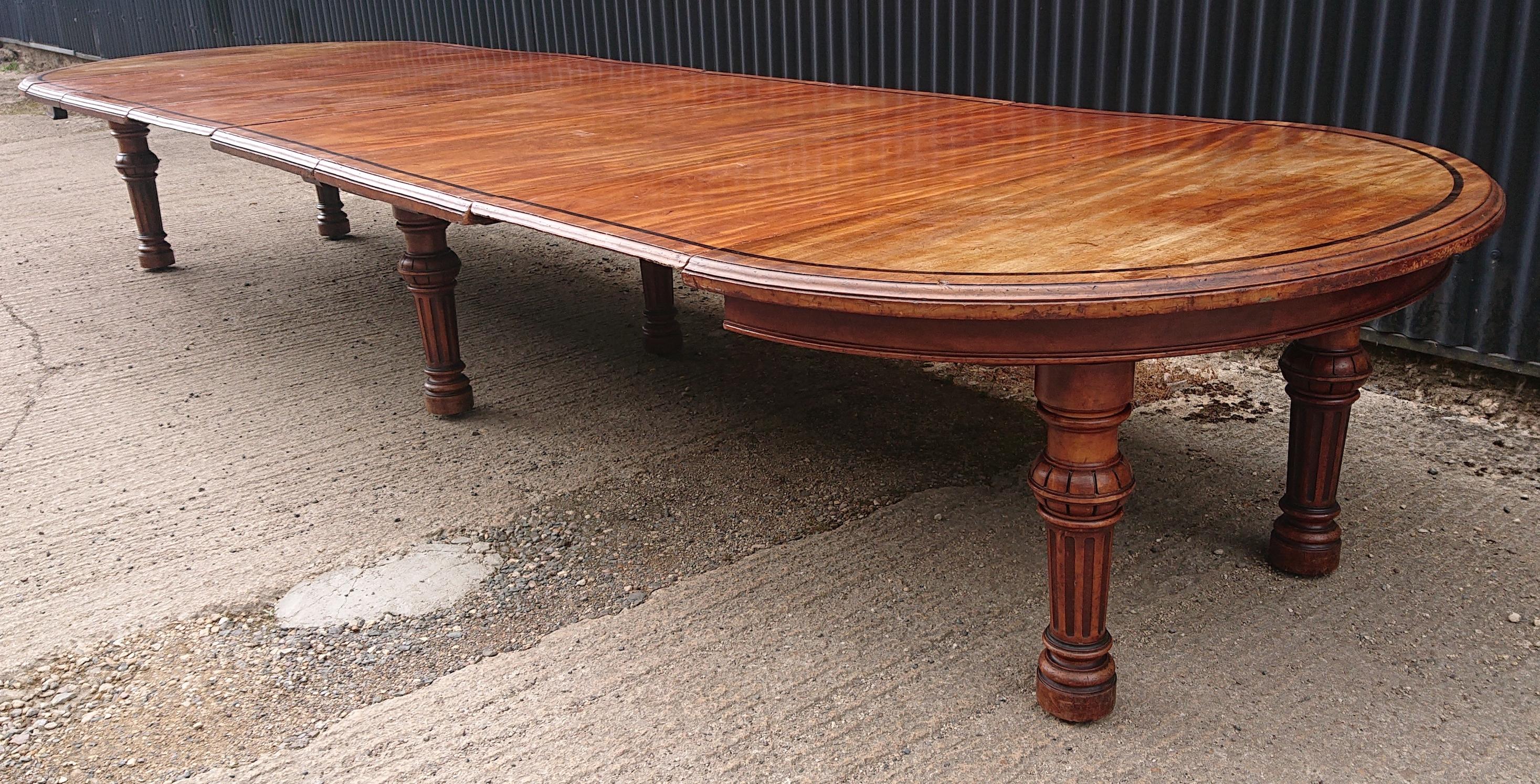 British Large Gillows Dining Table For Sale