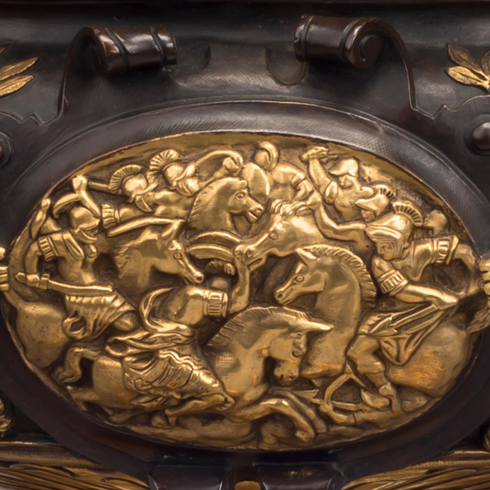 Große Vase aus vergoldeter und patinierter Bronze im neoklassischen Stil:: französisch:: um 1910 (Französisch) im Angebot