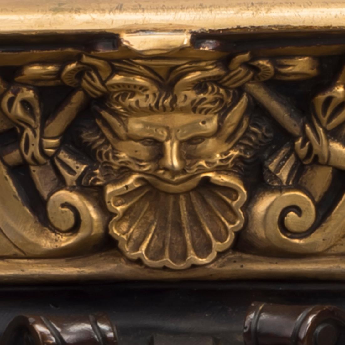 Große Vase aus vergoldeter und patinierter Bronze im neoklassischen Stil:: französisch:: um 1910 (Vergoldet) im Angebot