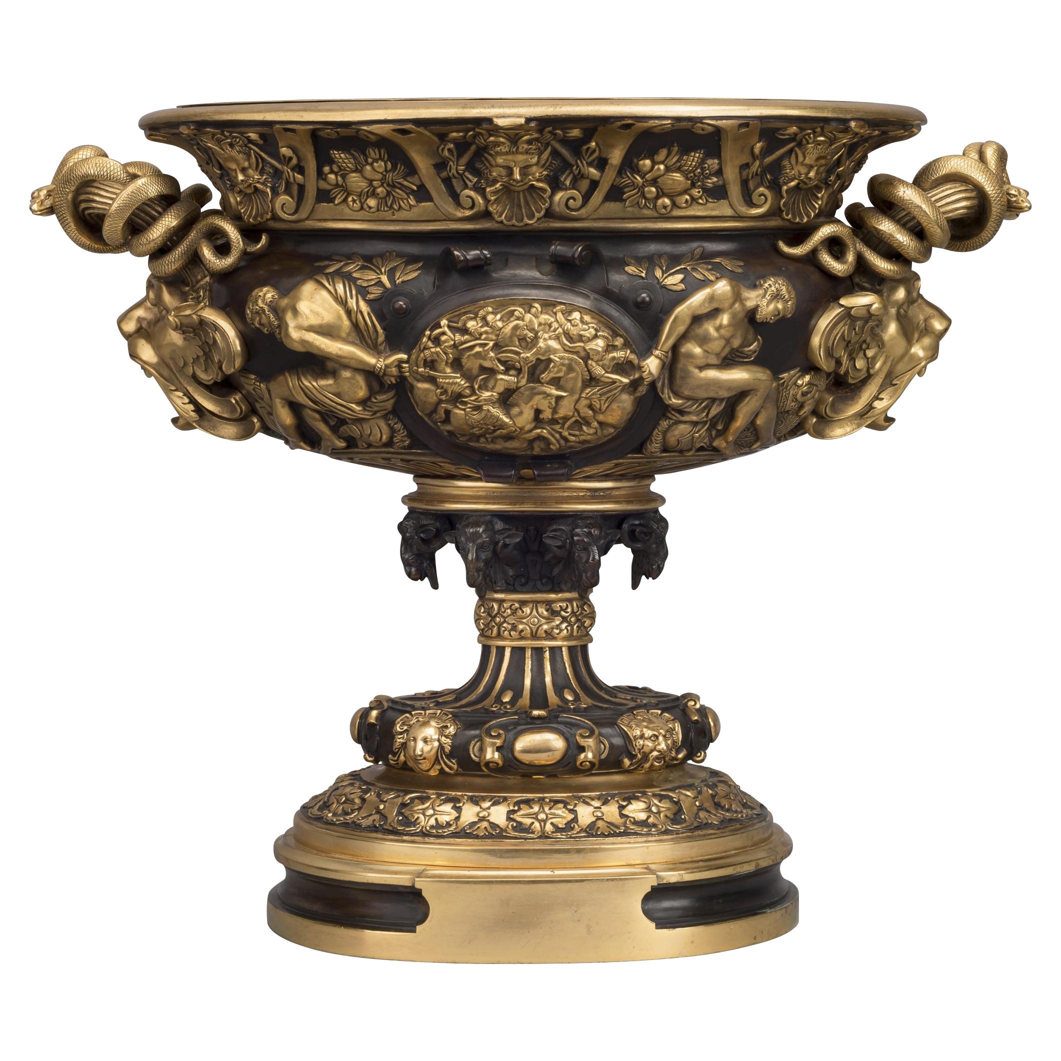Große Vase aus vergoldeter und patinierter Bronze im neoklassischen Stil:: französisch:: um 1910 im Angebot