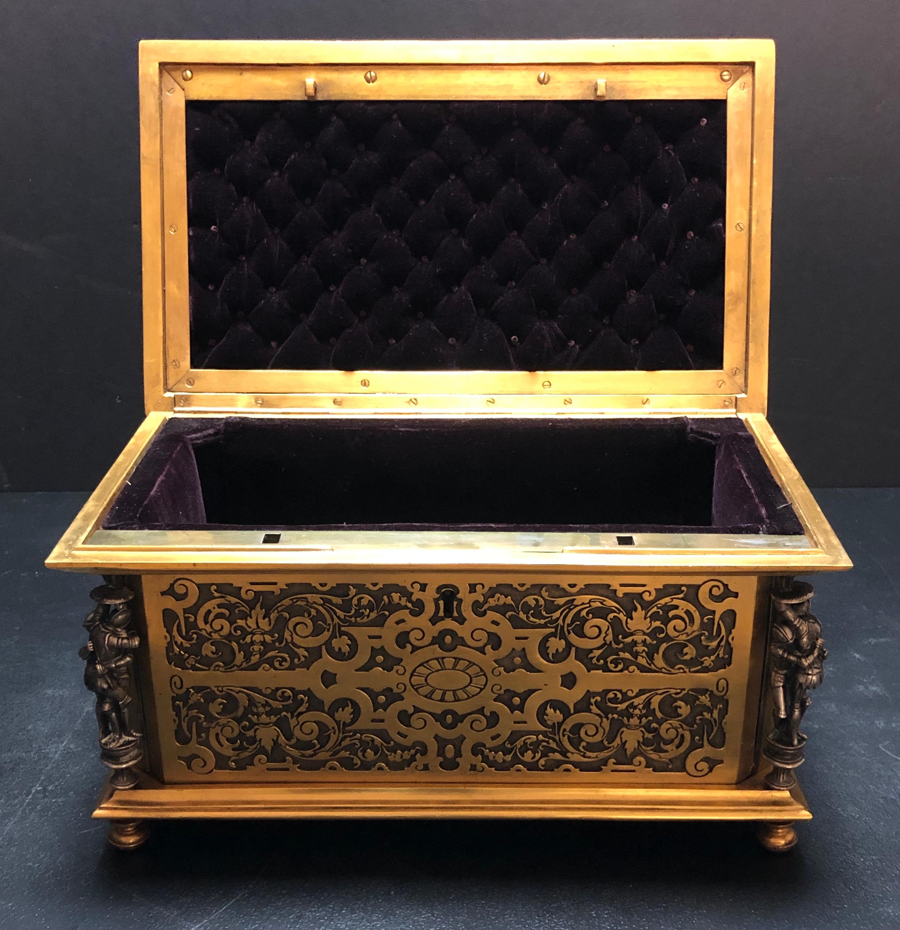 Grand coffret/boîte à bijoux en bronze doré et argenté Bon état - En vente à Norwood, NJ