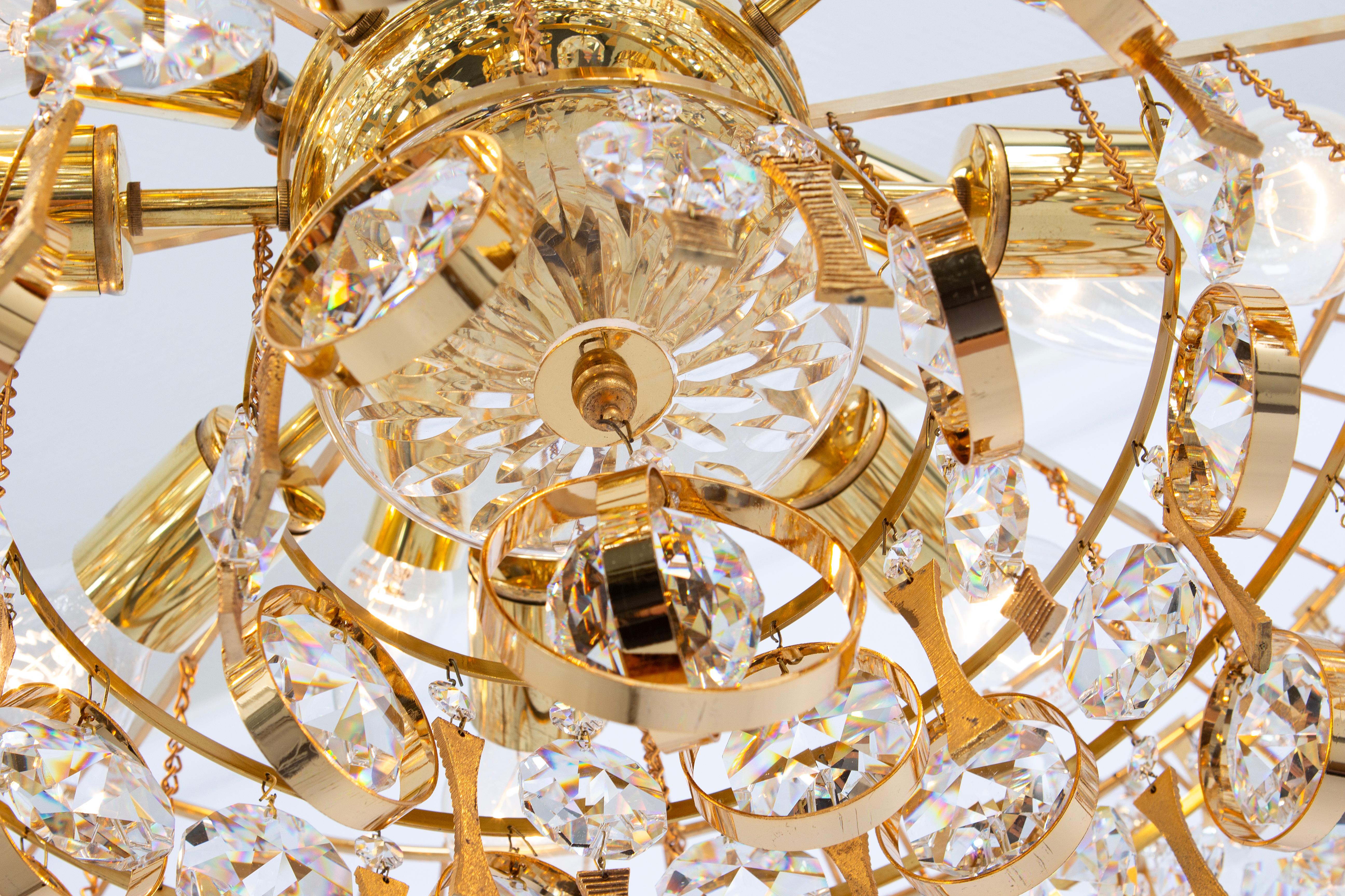 Grande lampadario in ottone dorato e cristallo, di Palwa, Germania, anni '70 in vendita 6