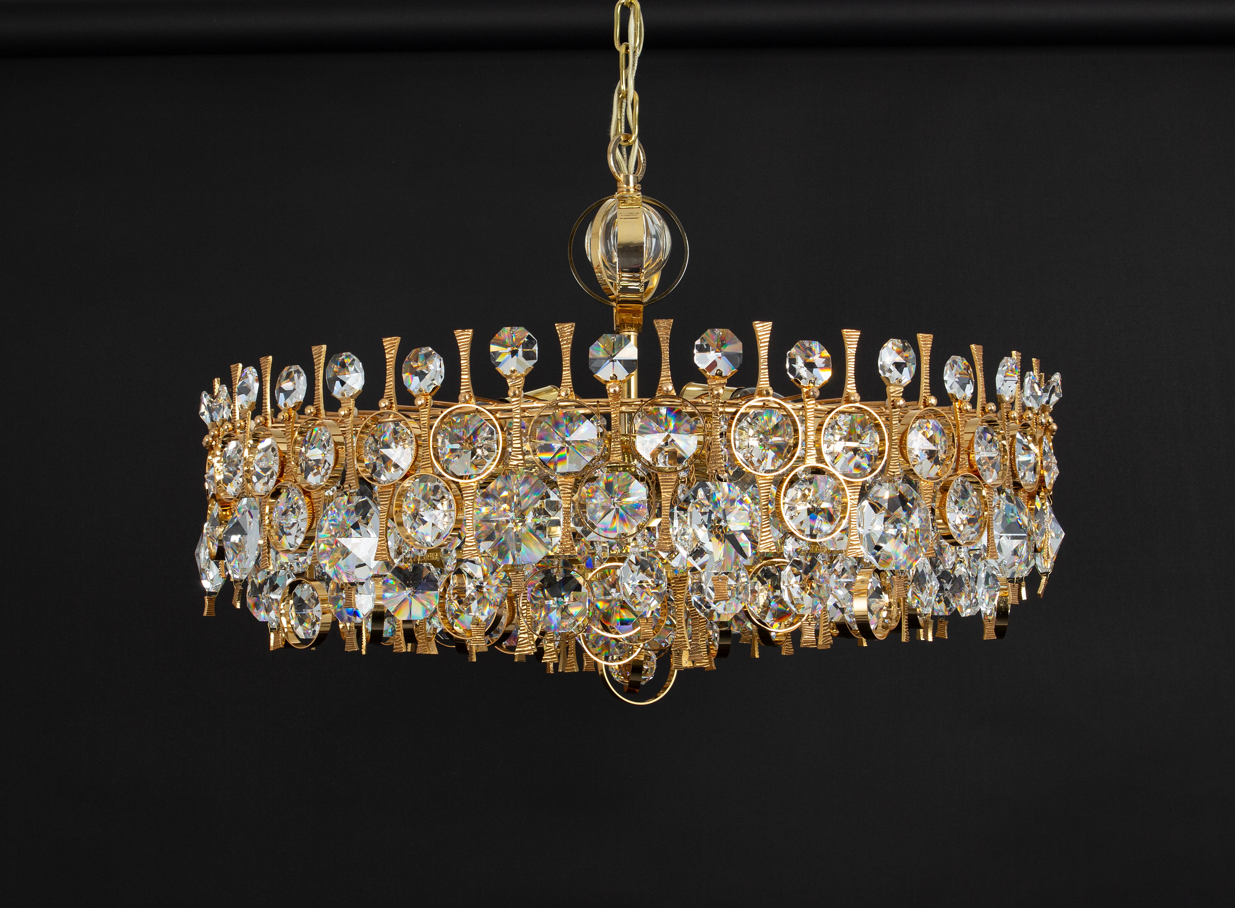 Grande lampadario in ottone dorato e cristallo, di Palwa, Germania, anni '70 in vendita 7