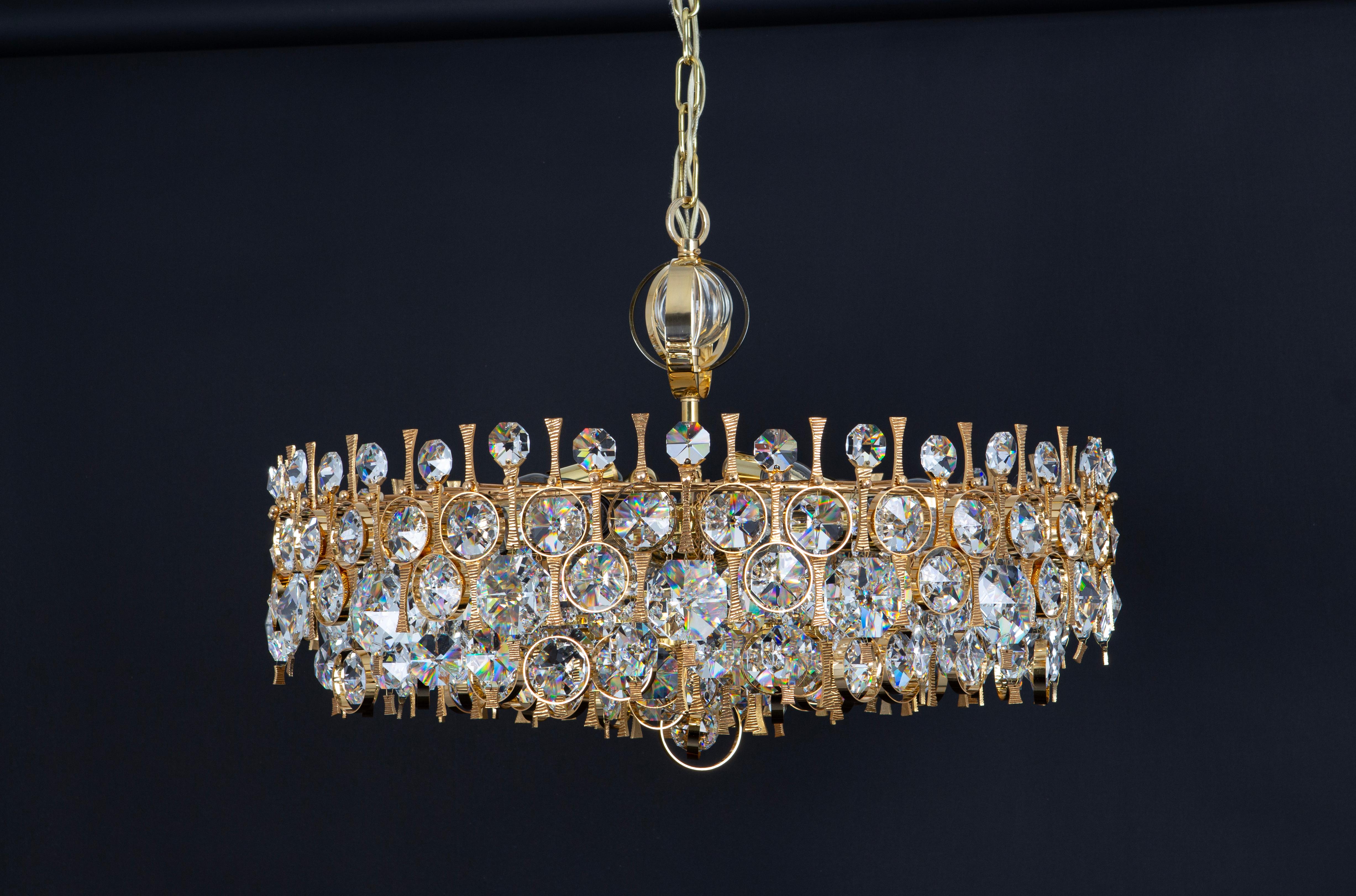 Grande lampadario in ottone dorato e cristallo, di Palwa, Germania, anni '70 in vendita 9