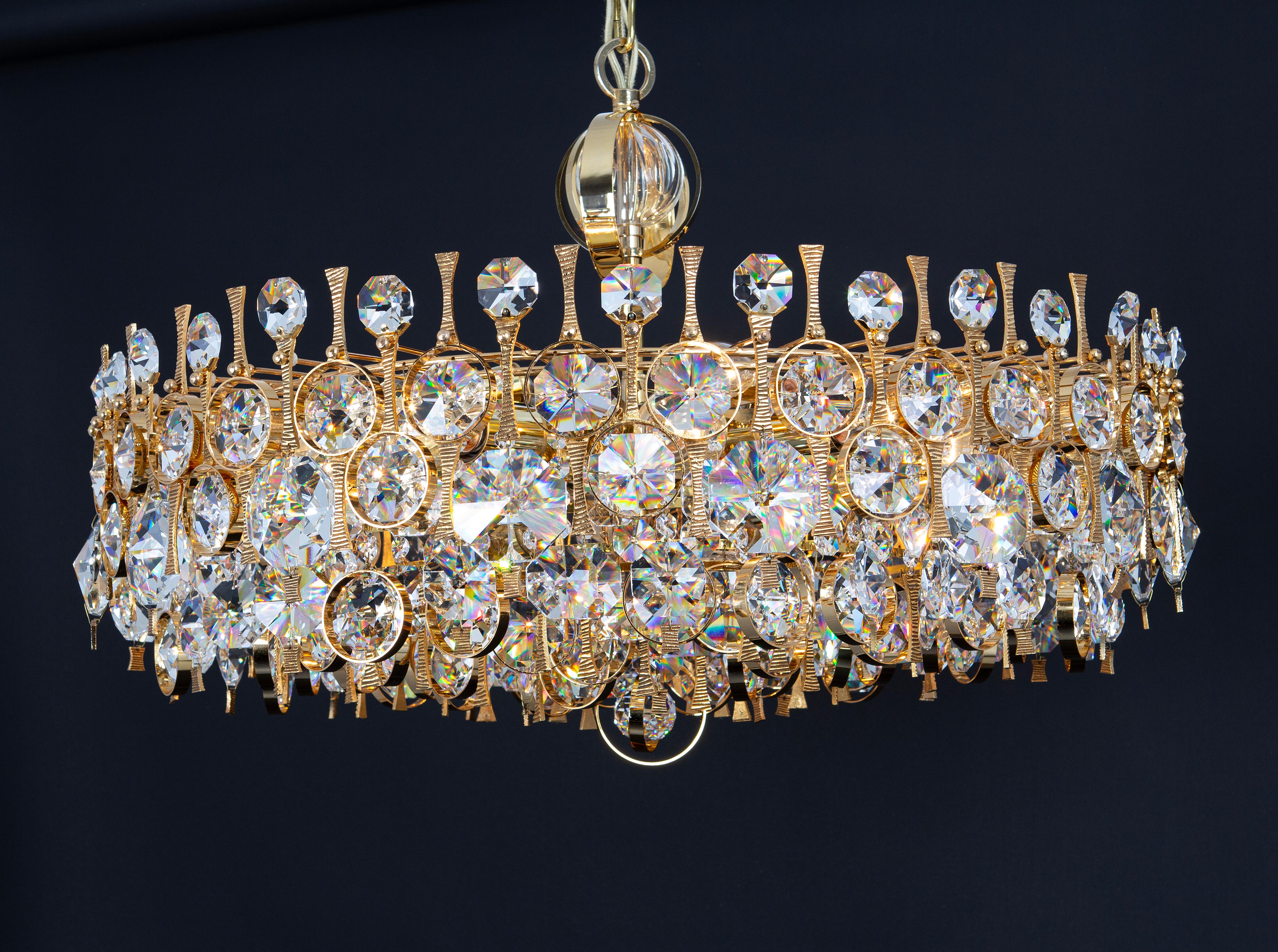 Grande lampadario in ottone dorato e cristallo, di Palwa, Germania, anni '70 in vendita 11