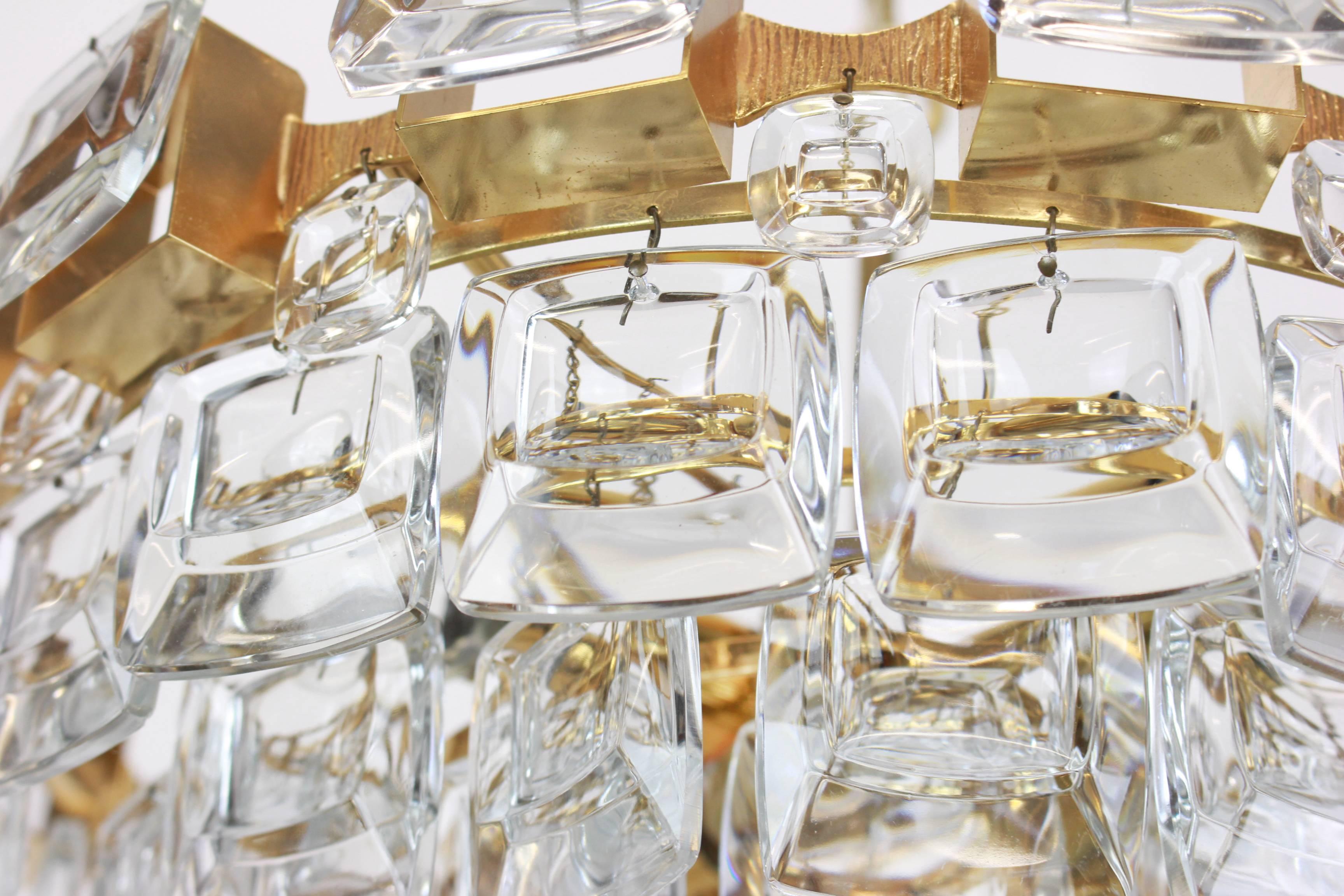 Laiton Grand lustre en laiton doré et verre de cristal de Palwa, Allemagne, années 1960 en vente