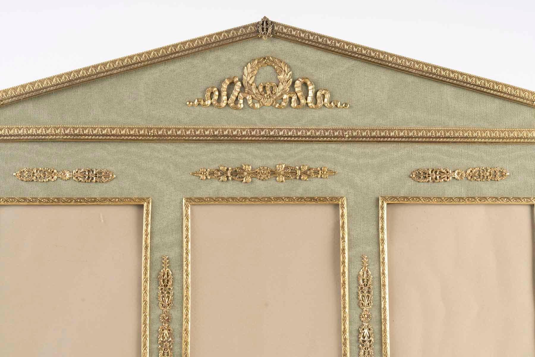 Large gilt brass and green fabric photo frame, Napoleon III period, Empire style, 19th century.

19th century gilt brass and green fabric photo frame, large size for 3 photos, Empire style.

H: 32cm, W: 47cm, D: 1.5cm
Please contact us before