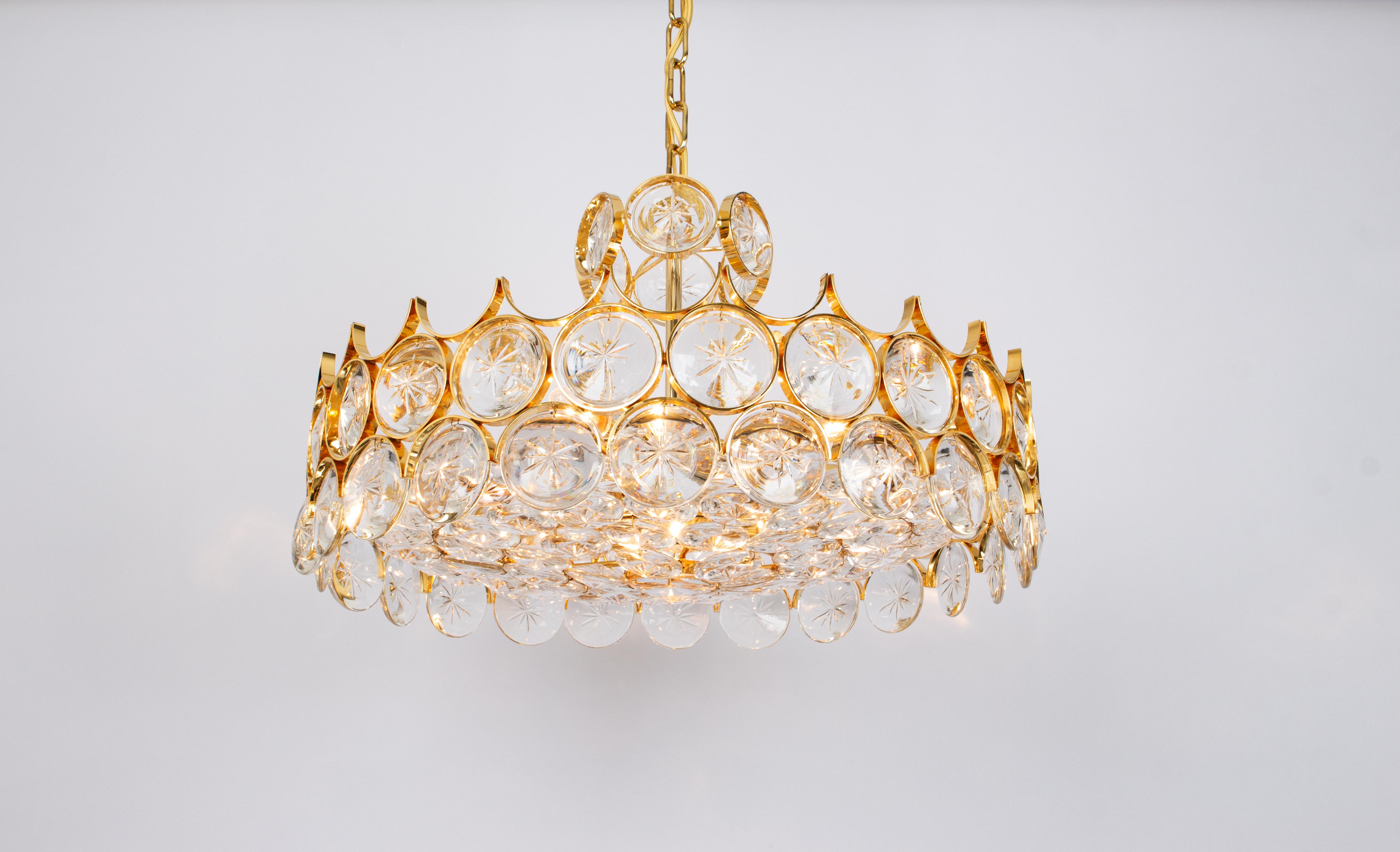 Late 20th Century Large Gilt Brass Chandelier, Sciolari Design by Palwa, Germany, 1970s For Sale