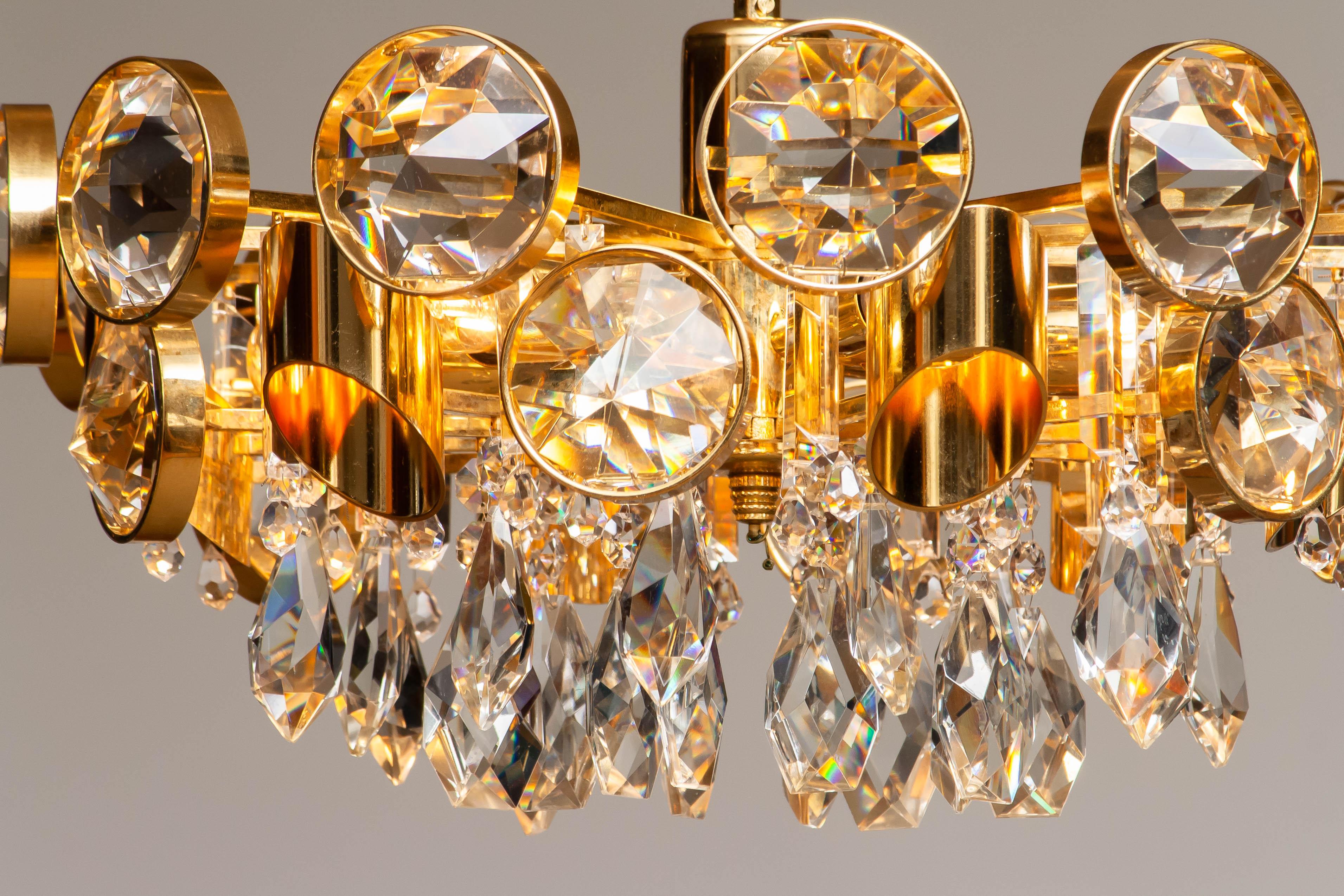 Grand lustre en laiton doré rempli de grands cristaux facettés par Ernest Palme en vente 3