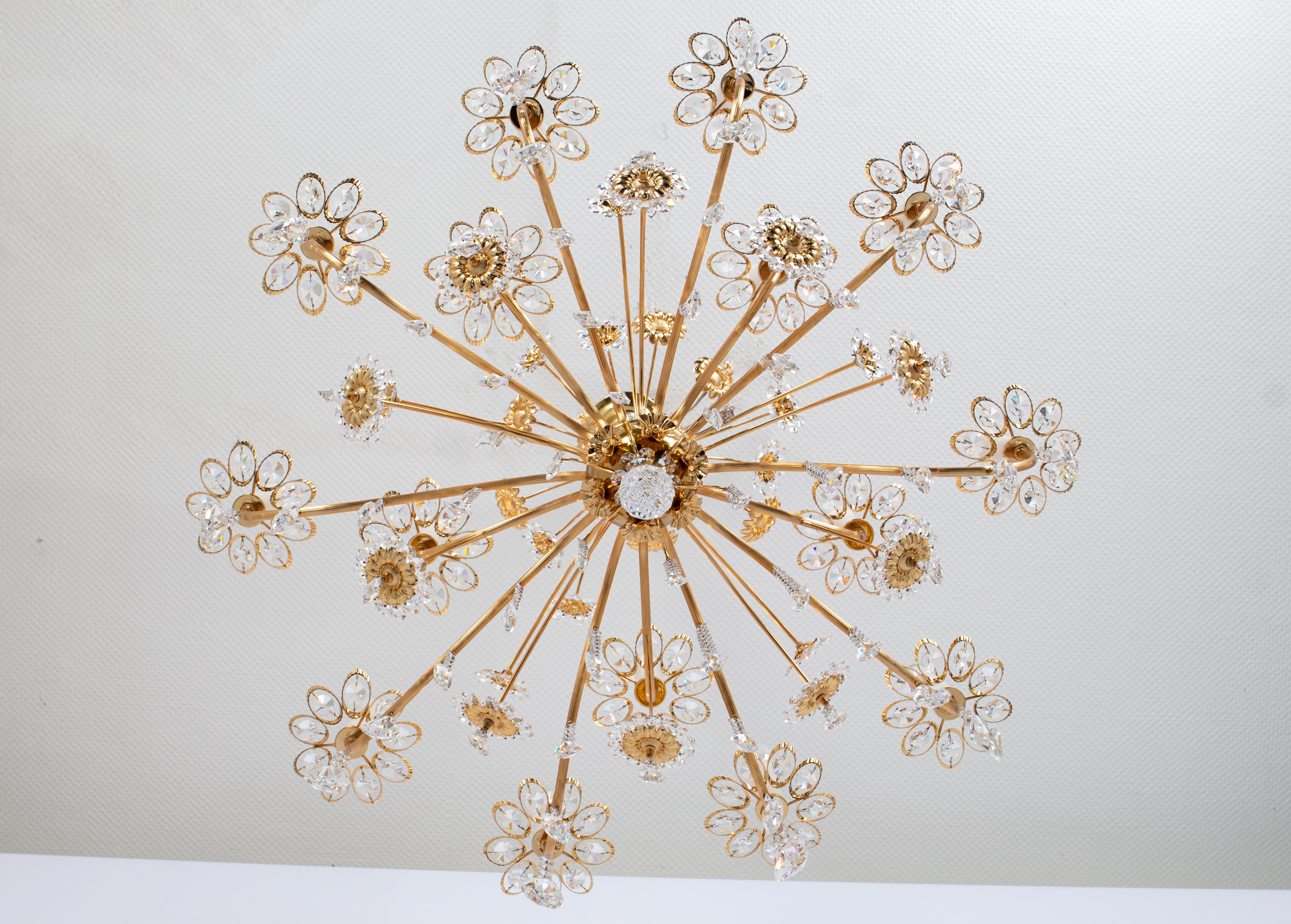 Grande lampadario a forma di fiore in ottone dorato di Palwa, Germania, anni '70 in vendita 3
