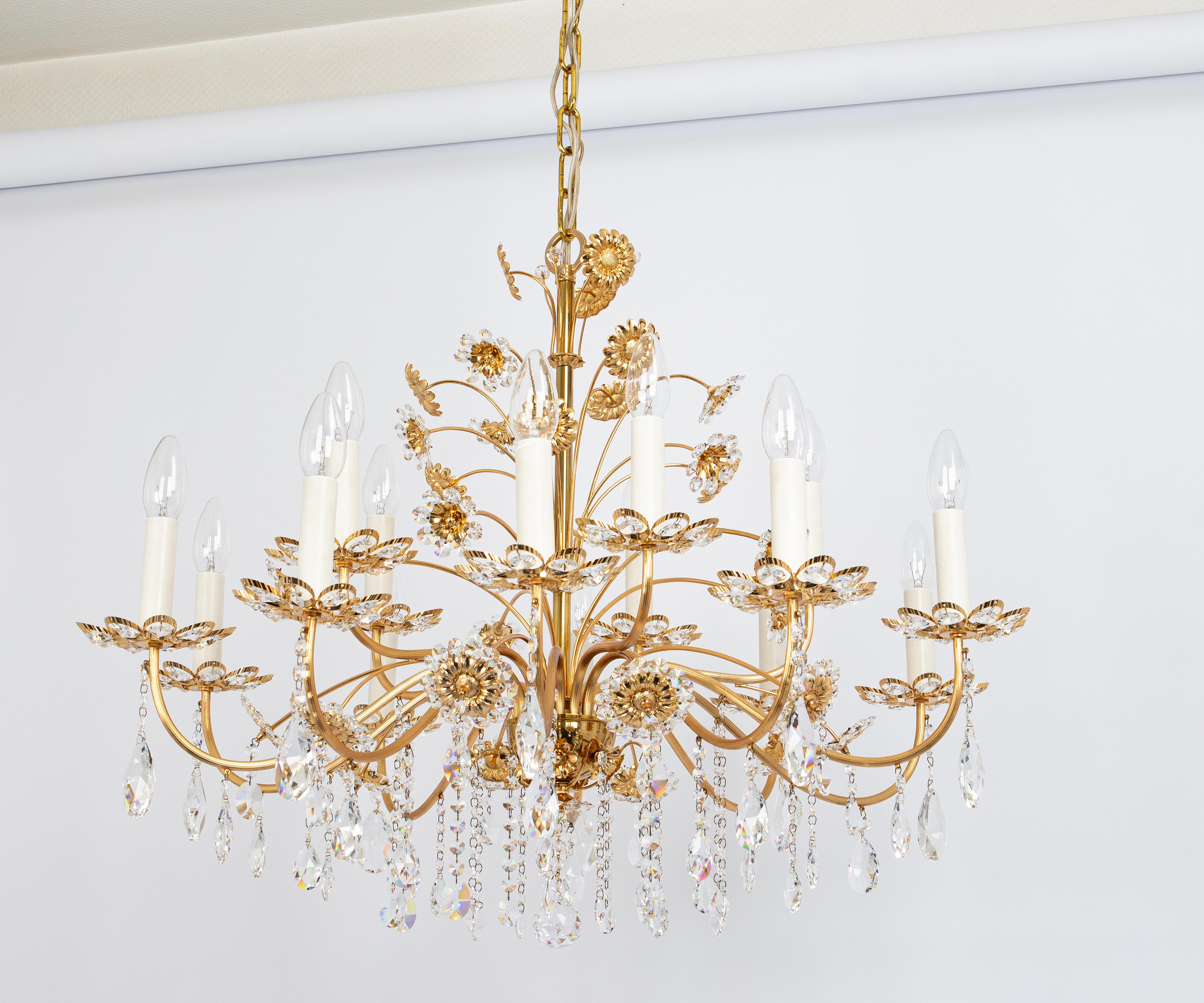 Mid-Century moderno Grande lampadario a forma di fiore in ottone dorato di Palwa, Germania, anni '70 in vendita