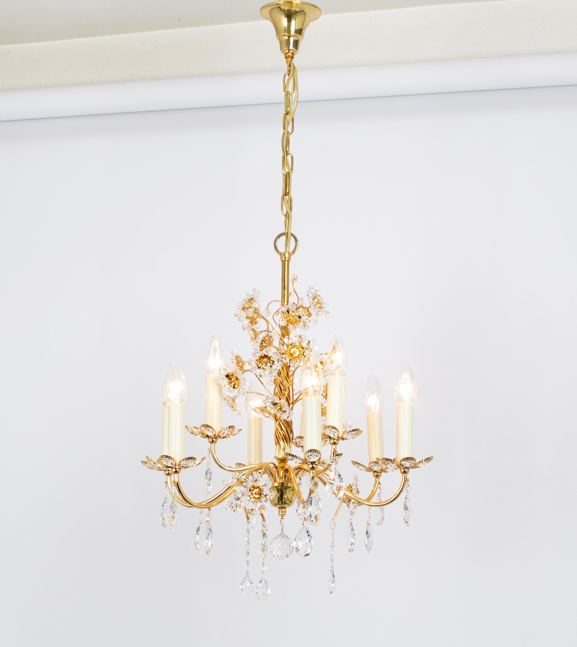 Tedesco Grande lampadario a forma di fiore in ottone dorato di Palwa, Germania, anni '70 in vendita