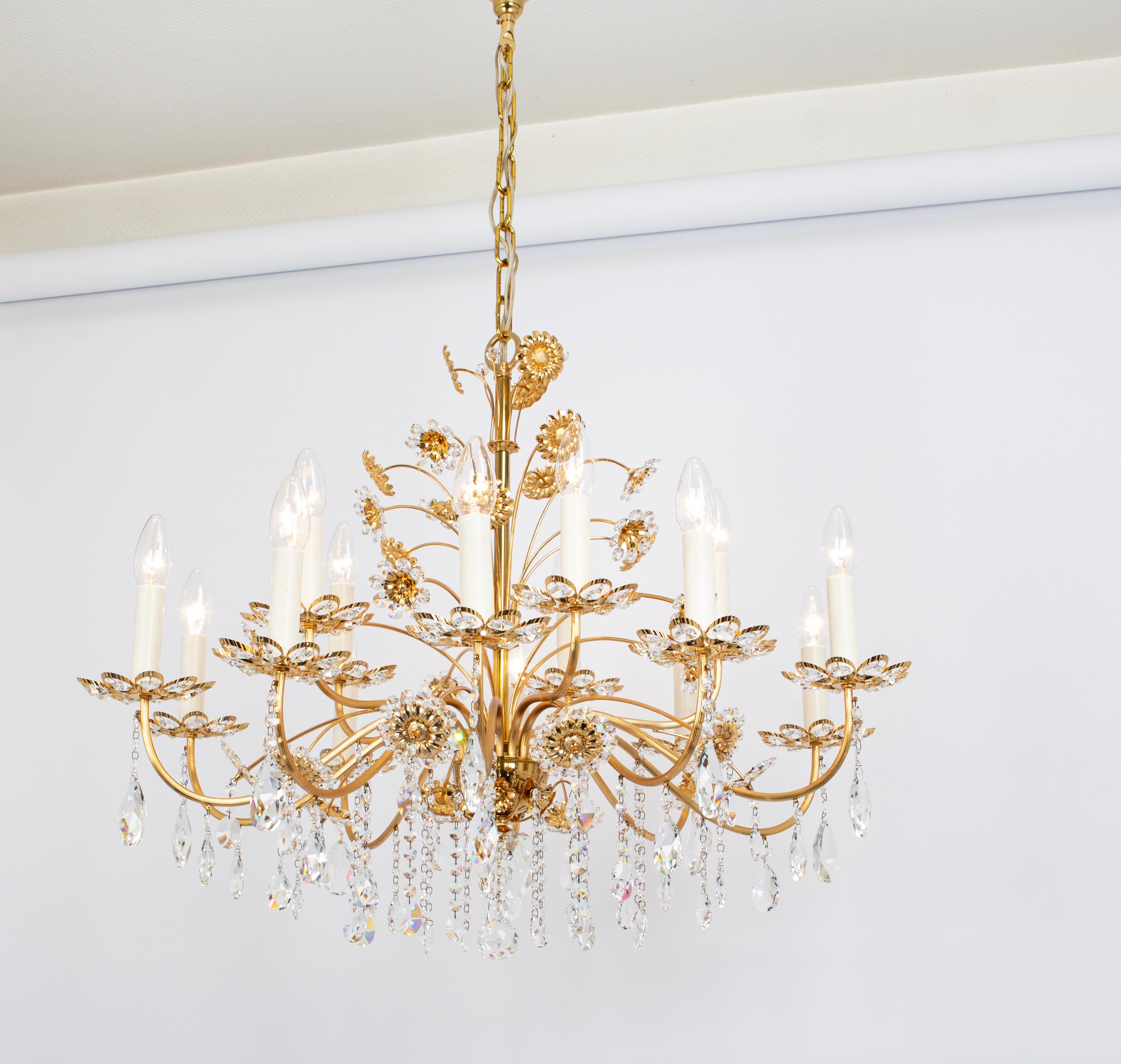 Fine XX secolo Grande lampadario a forma di fiore in ottone dorato di Palwa, Germania, anni '70 in vendita