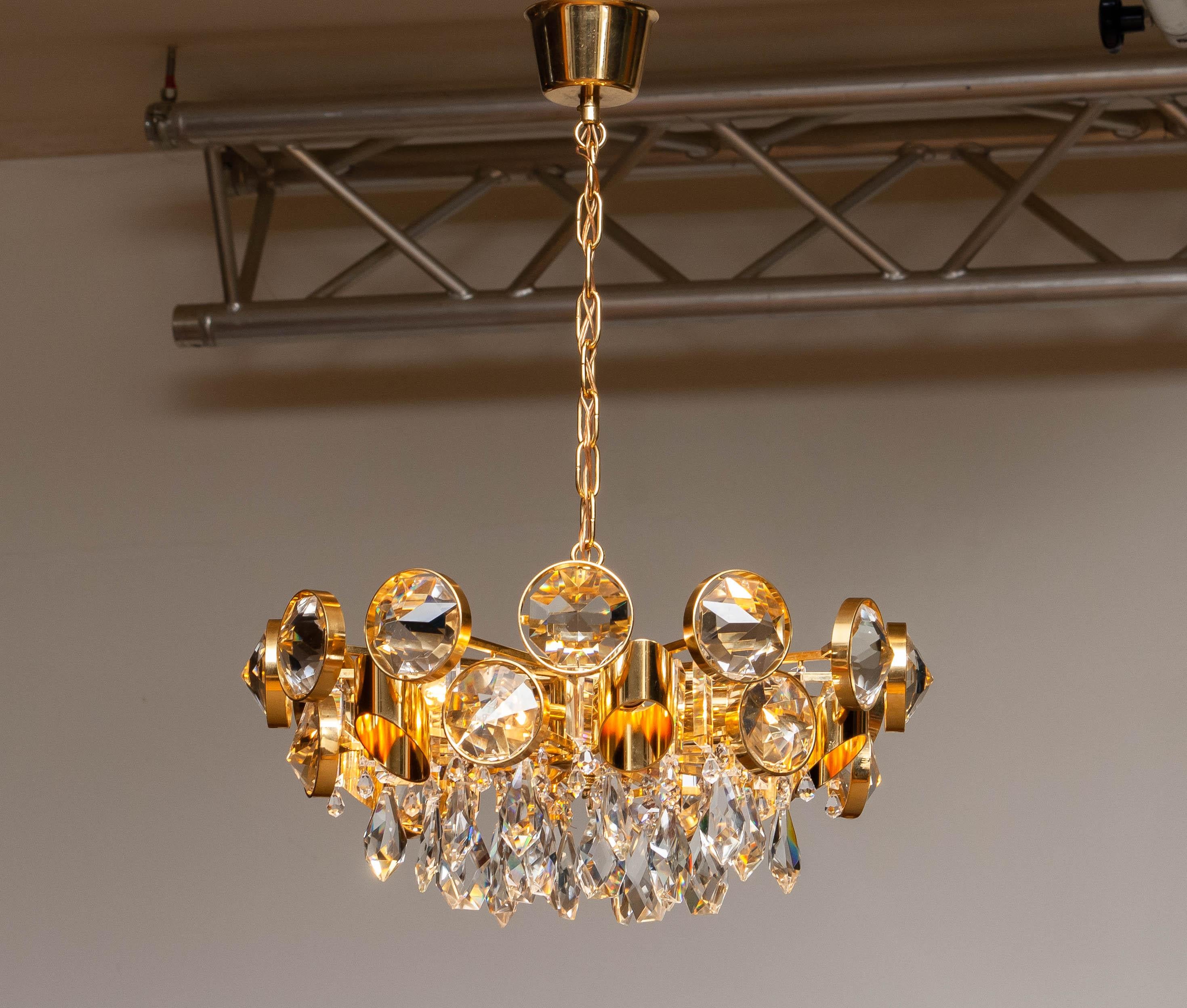 Beautiful and large high quality gilt brass fixture filled with stunning faceted crystals by Ernest Palme for Palwa Austria.
This chandelier consists six E14 / E17 screw fittings. Technically 100% and in overall good condition.
The given height is