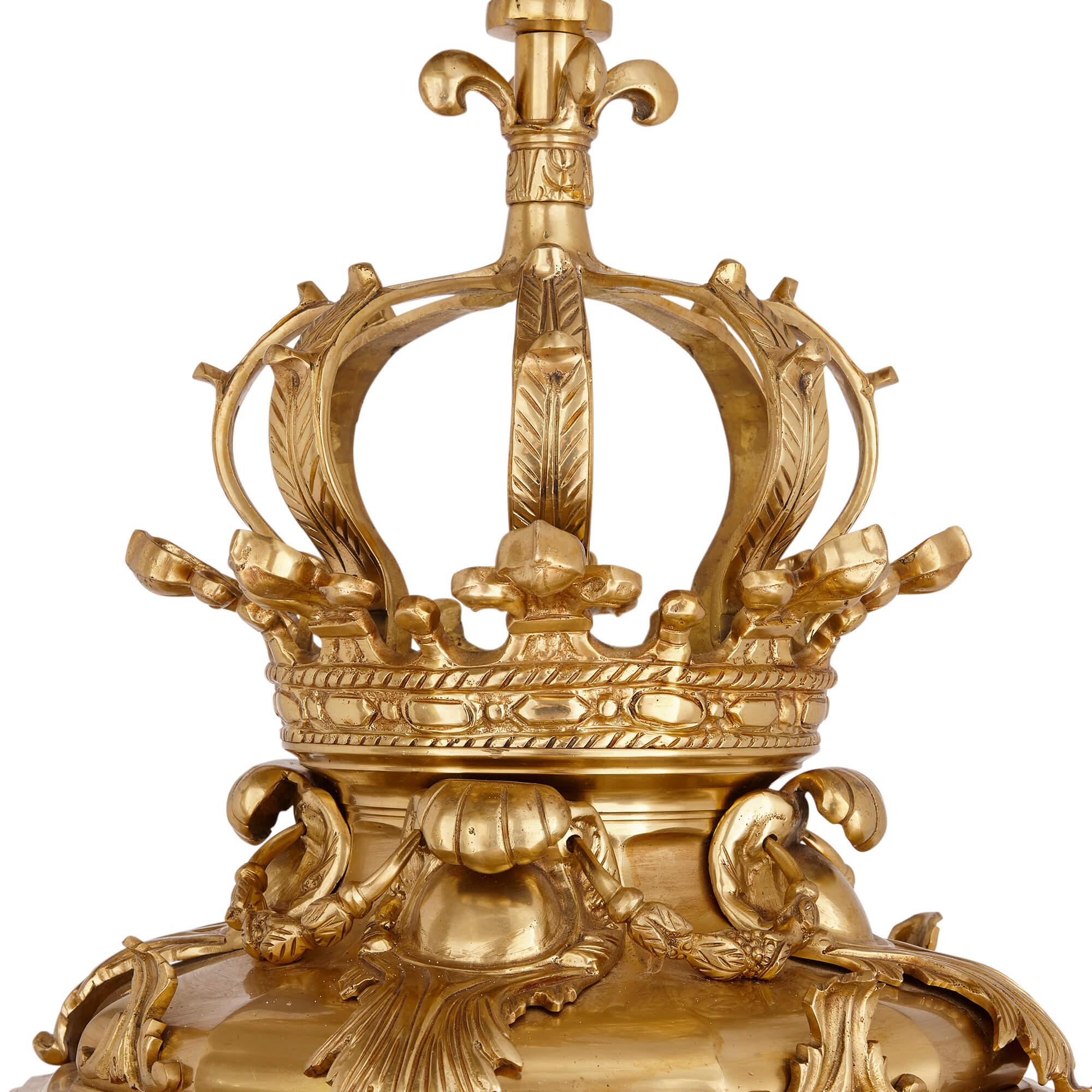 Große Laterne 'Versailles' aus vergoldeter Bronze und Glas (Französisch) im Angebot