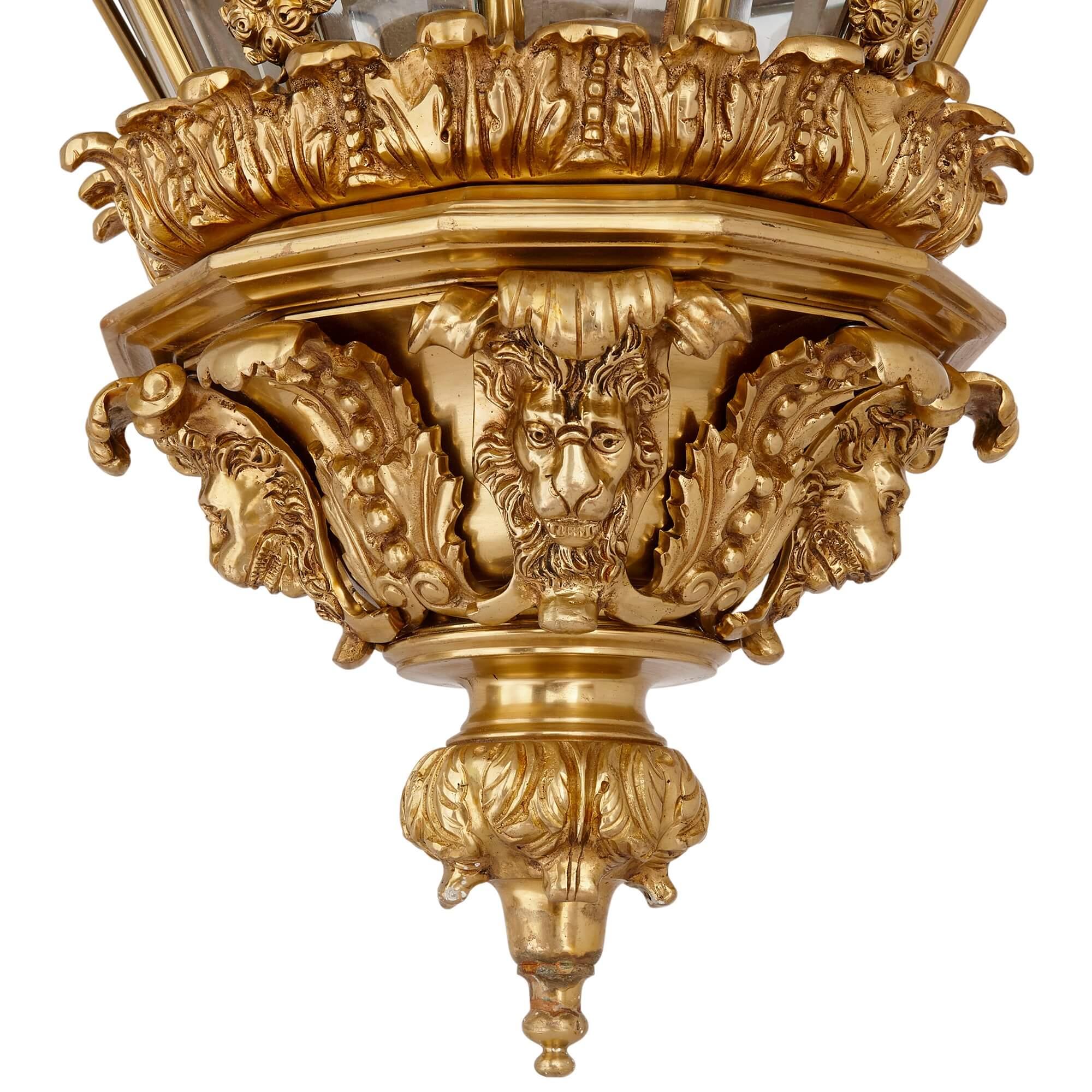 Große Laterne 'Versailles' aus vergoldeter Bronze und Glas (Facettiert) im Angebot