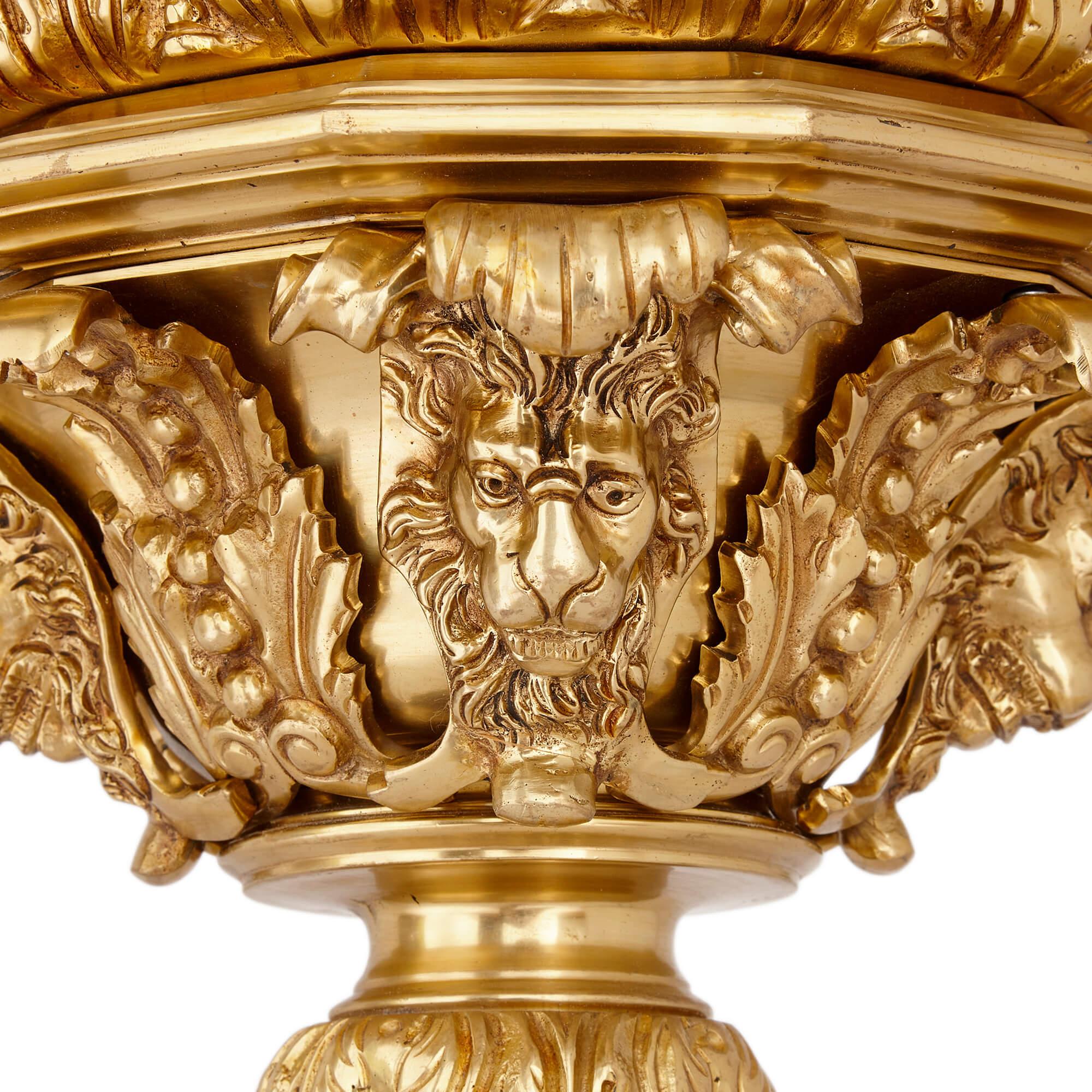Große Laterne 'Versailles' aus vergoldeter Bronze und Glas im Zustand „Gut“ im Angebot in London, GB