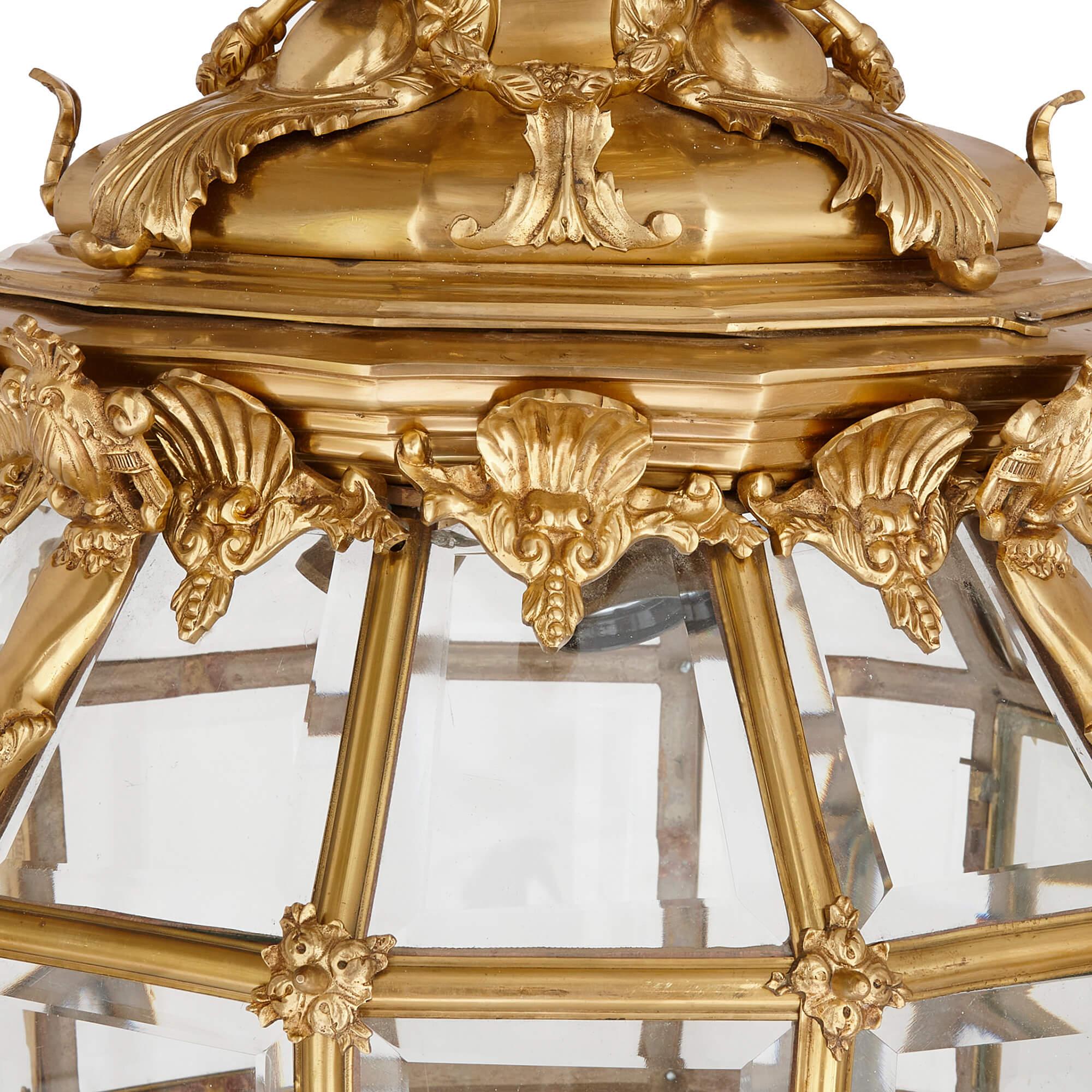 Große Laterne 'Versailles' aus vergoldeter Bronze und Glas im Angebot 1