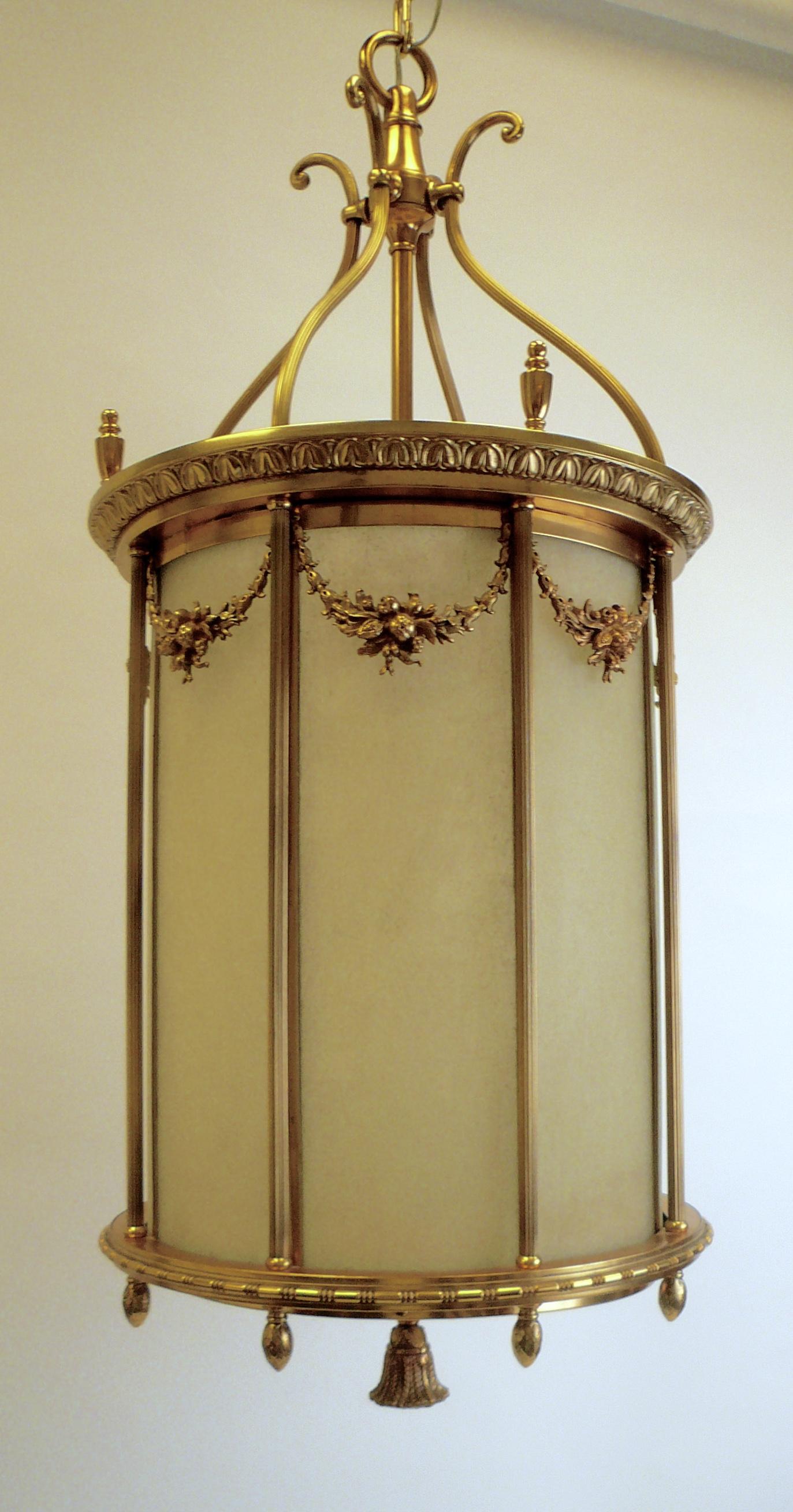 Large Gilt Bronze and Leaded Glass Neoclassical Style Lantern In Excellent Condition For Sale In Pittsburgh, PA