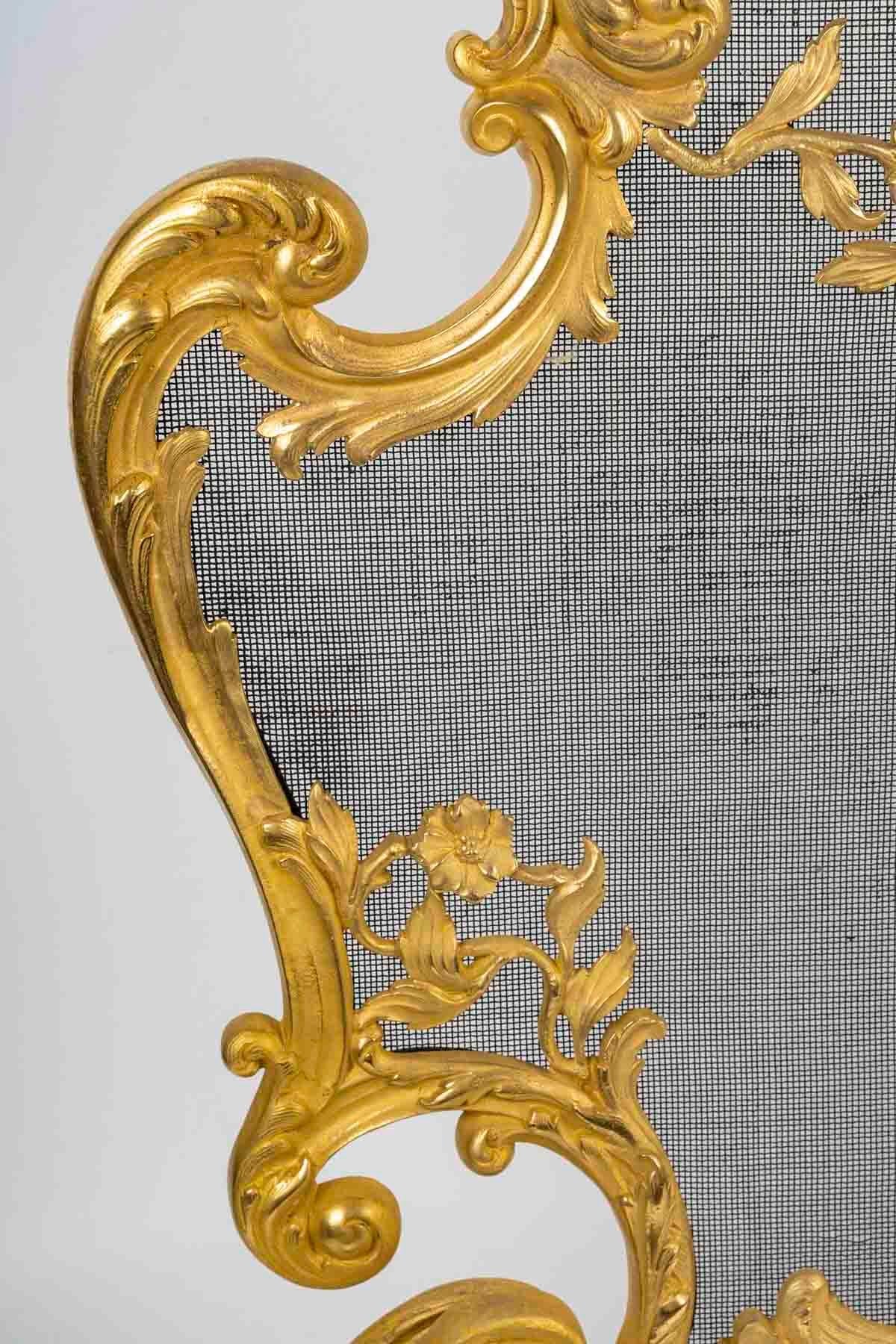 Grand pare-feu en bronze doré de style Louis XV. Bon état - En vente à Saint-Ouen, FR