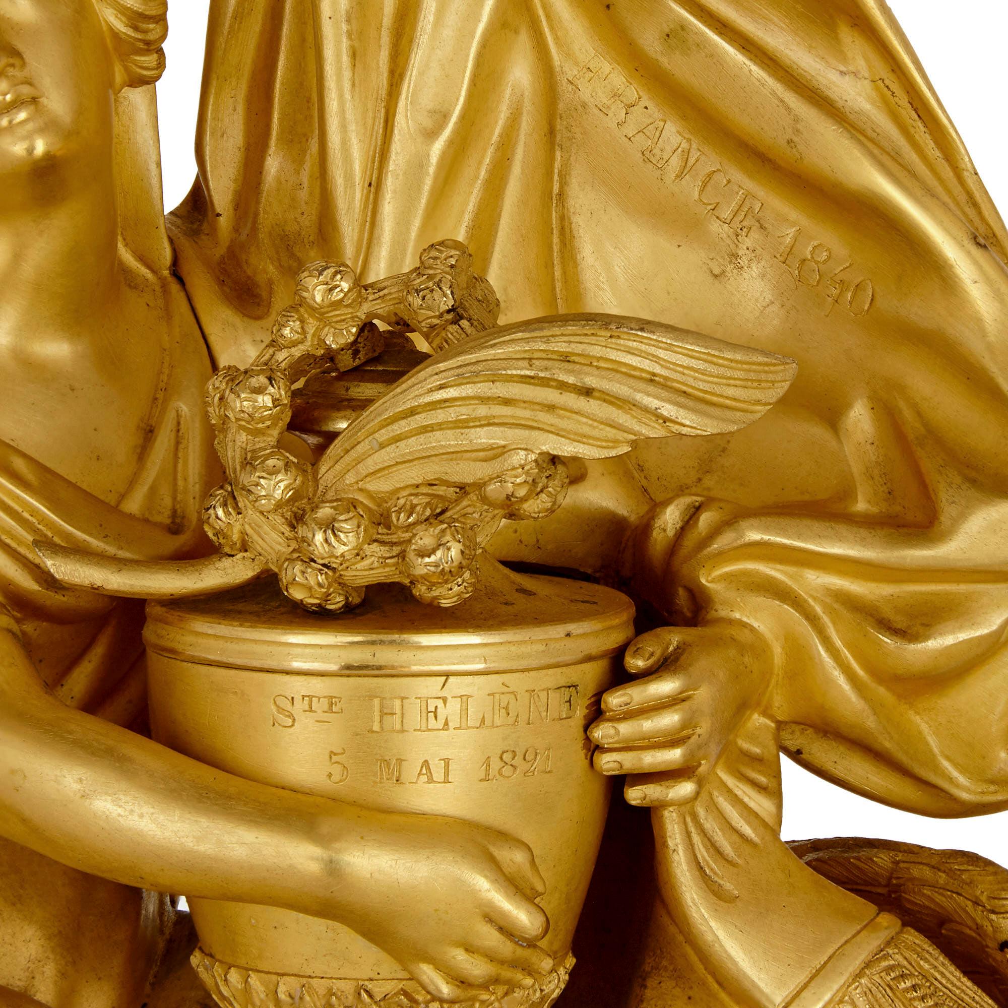 Große vergoldete Bronze-Kaminuhr zum Gedenken an Napoleon (Vergoldet) im Angebot