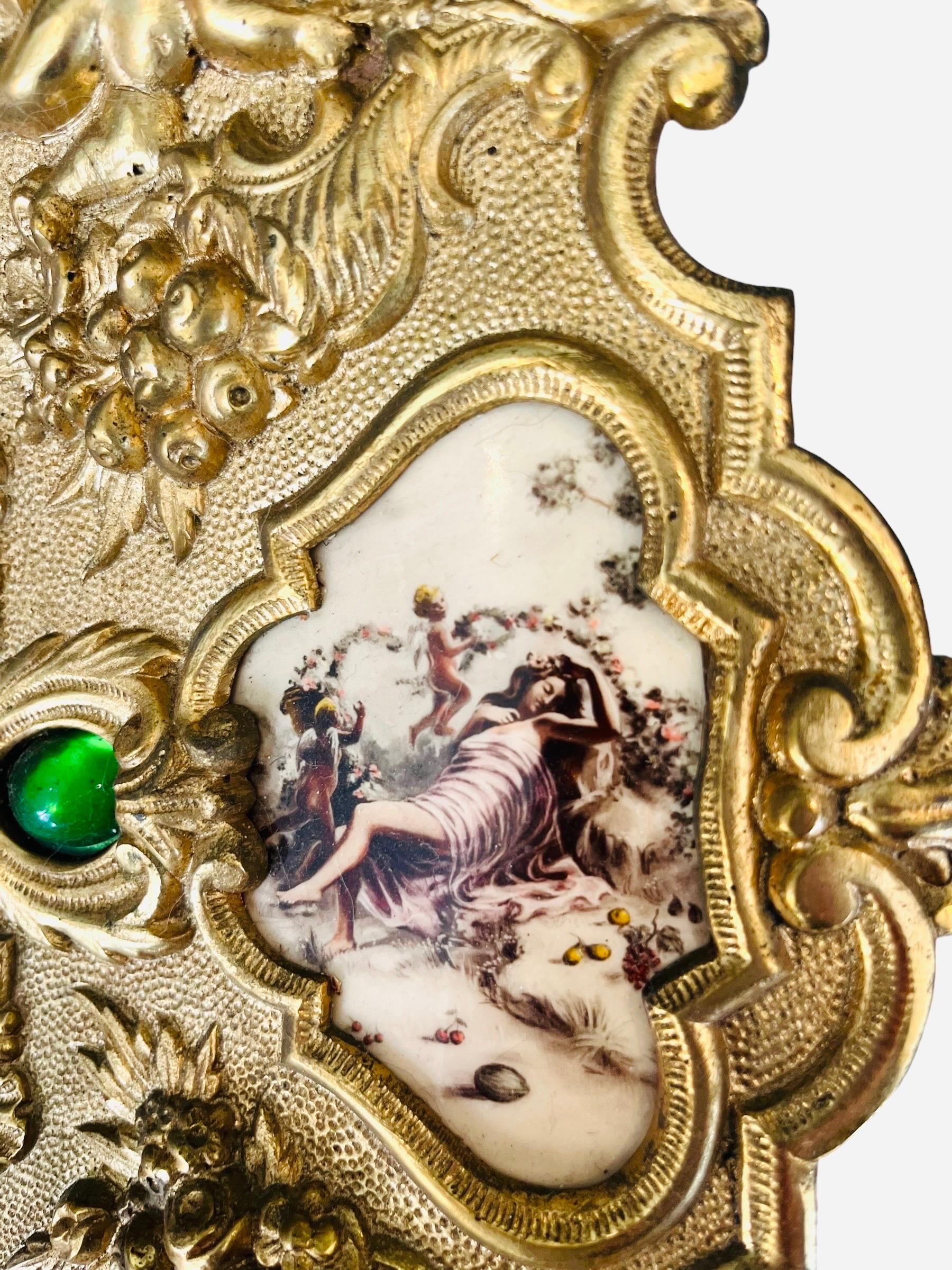 Grande assiette médaillon en bronze doré avec putti, mythologie, nymphe - Italie - 19e en vente 3