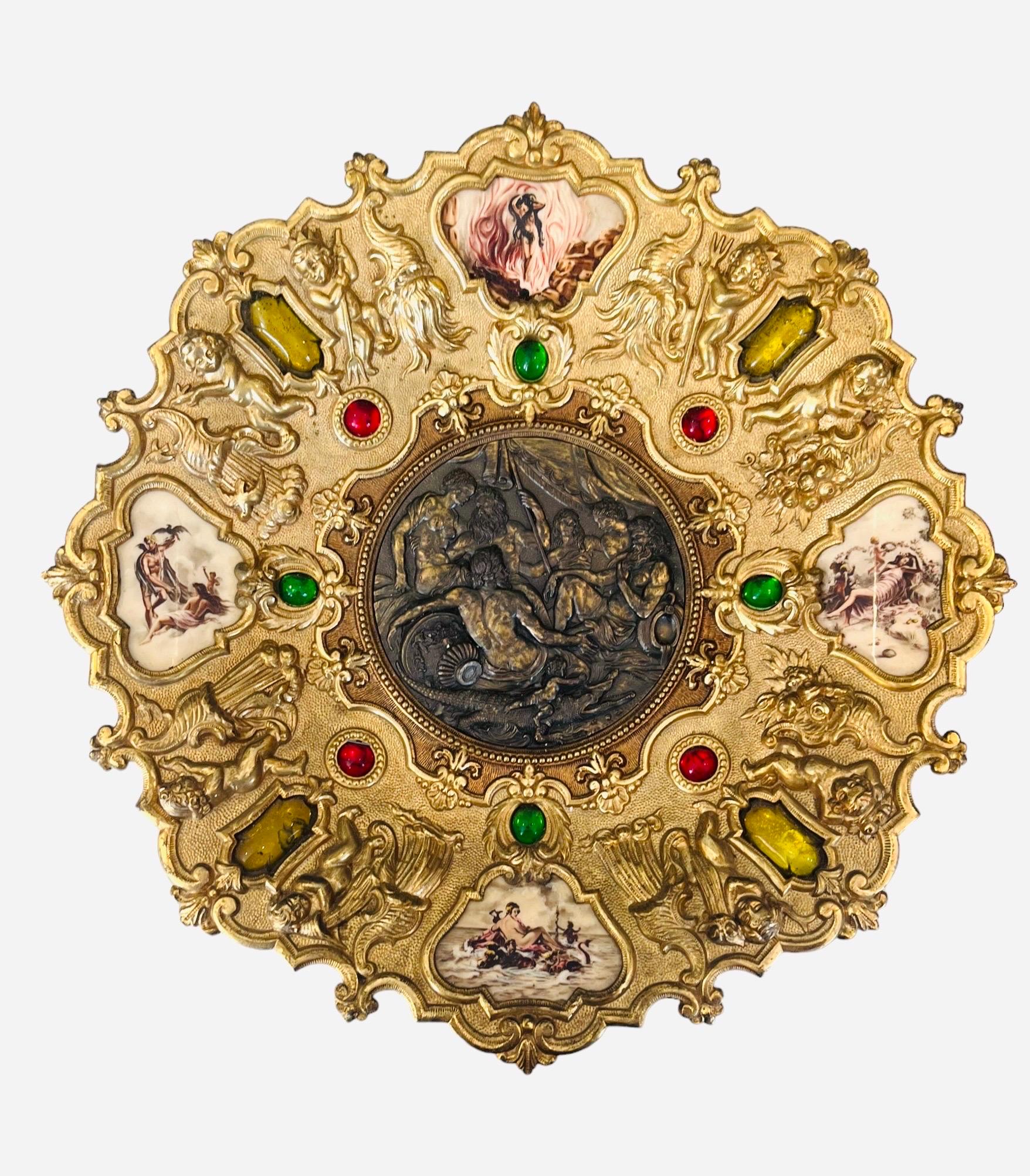 Doré Grande assiette médaillon en bronze doré avec putti, mythologie, nymphe - Italie - 19e en vente