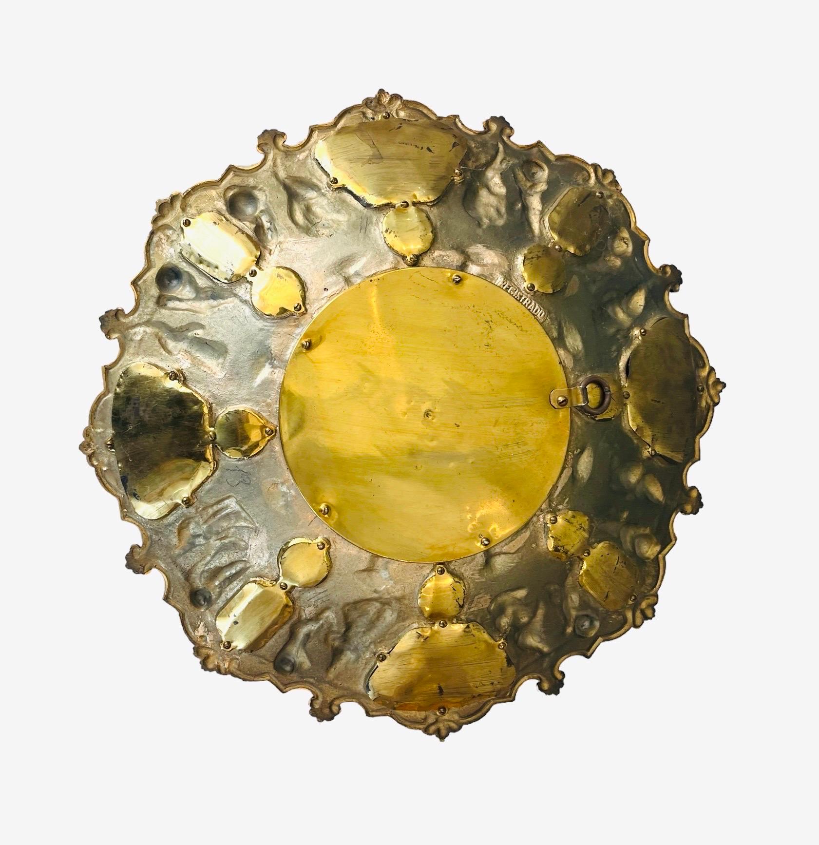 Grande assiette médaillon en bronze doré avec putti, mythologie, nymphe - Italie - 19e Bon état - En vente à Beuzevillette, FR