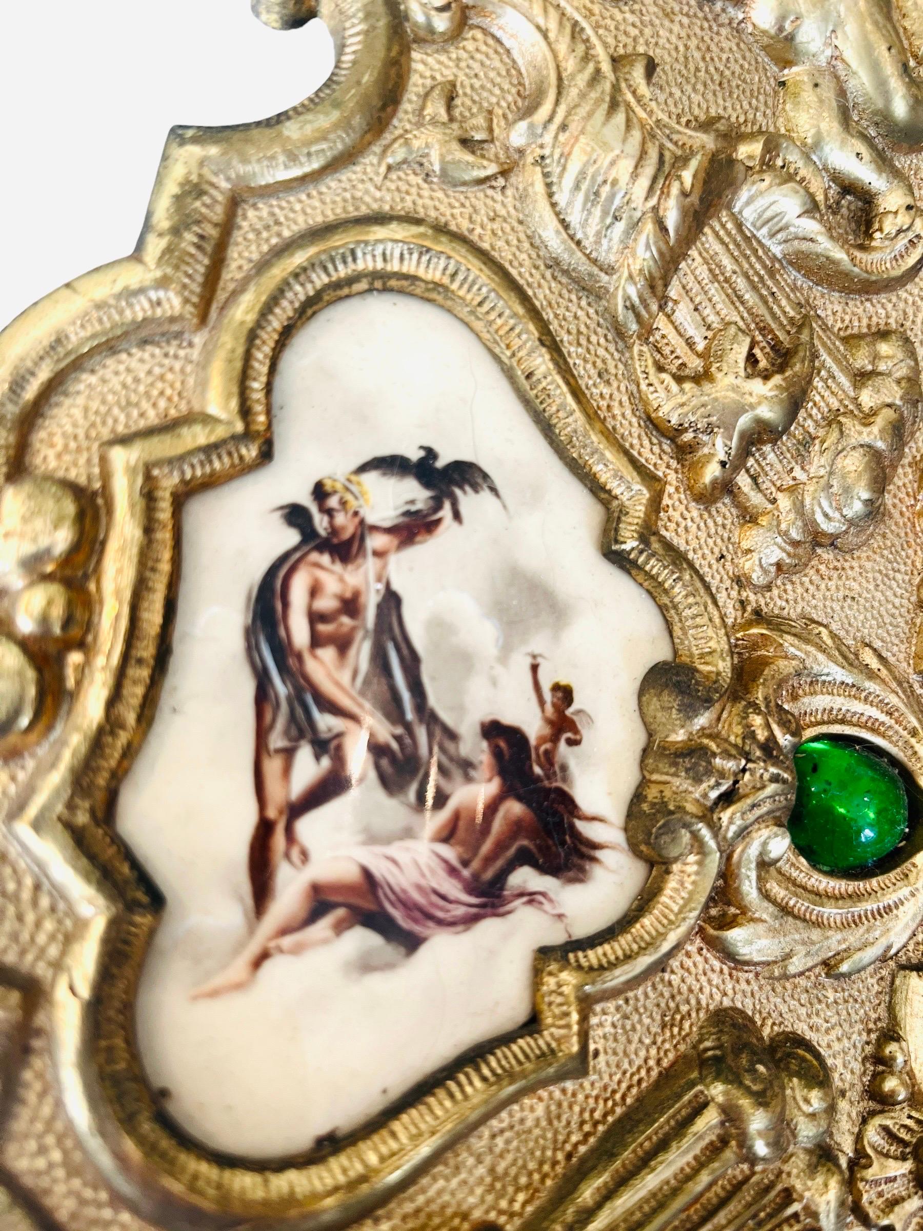 Bronze Grande assiette médaillon en bronze doré avec putti, mythologie, nymphe - Italie - 19e en vente