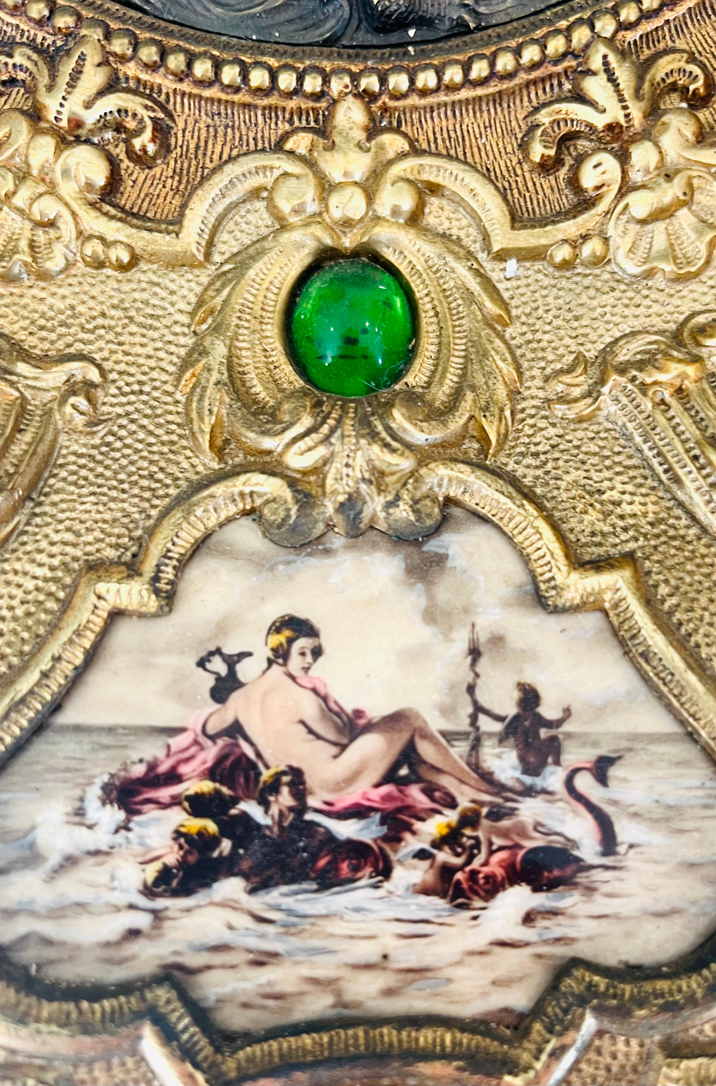 Grande assiette médaillon en bronze doré avec putti, mythologie, nymphe - Italie - 19e en vente 1