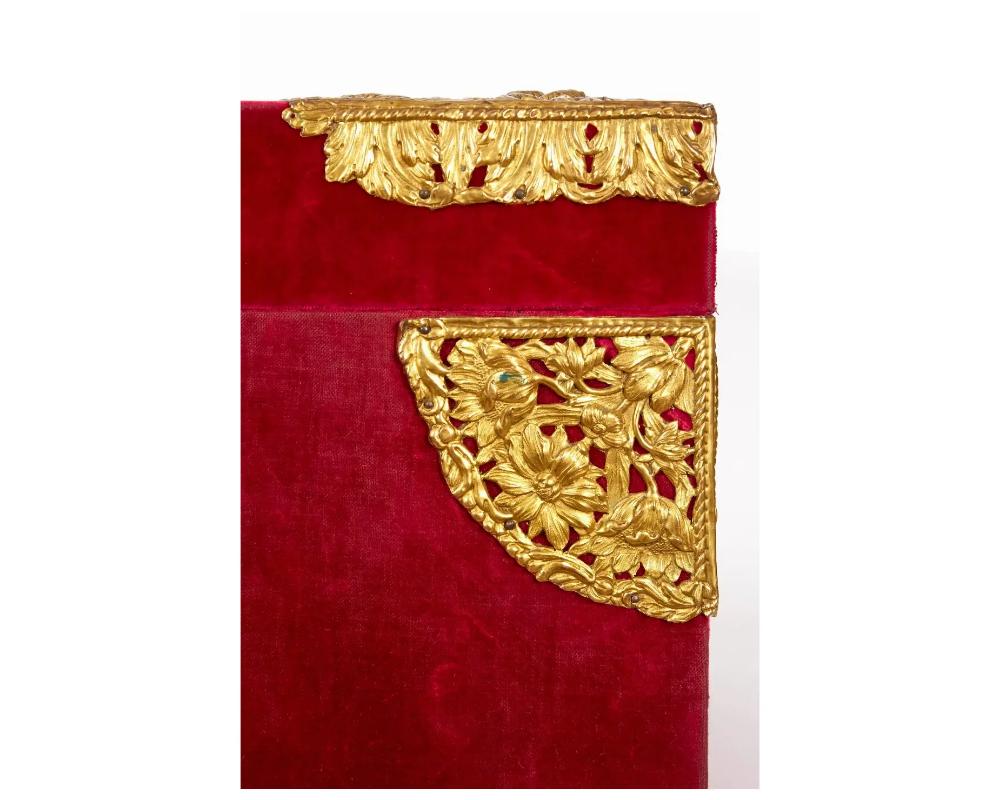 Grande boîte / malle en velours rouge montée en bronze doré par E.F. Caldwell & Co en vente 2