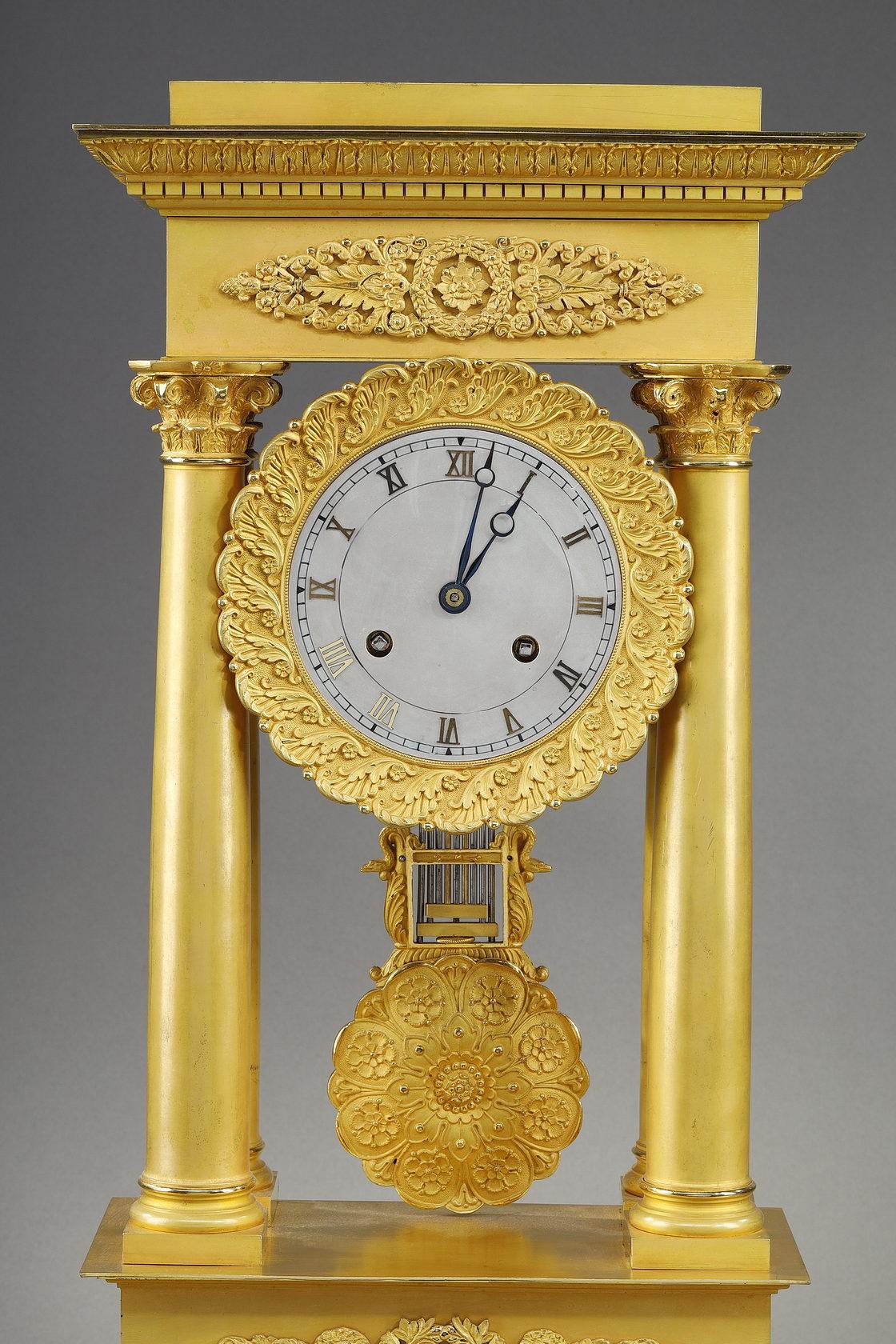 Large Gilt Bronze Portico Clock, Restoration Period In Good Condition For Sale In Paris, FR