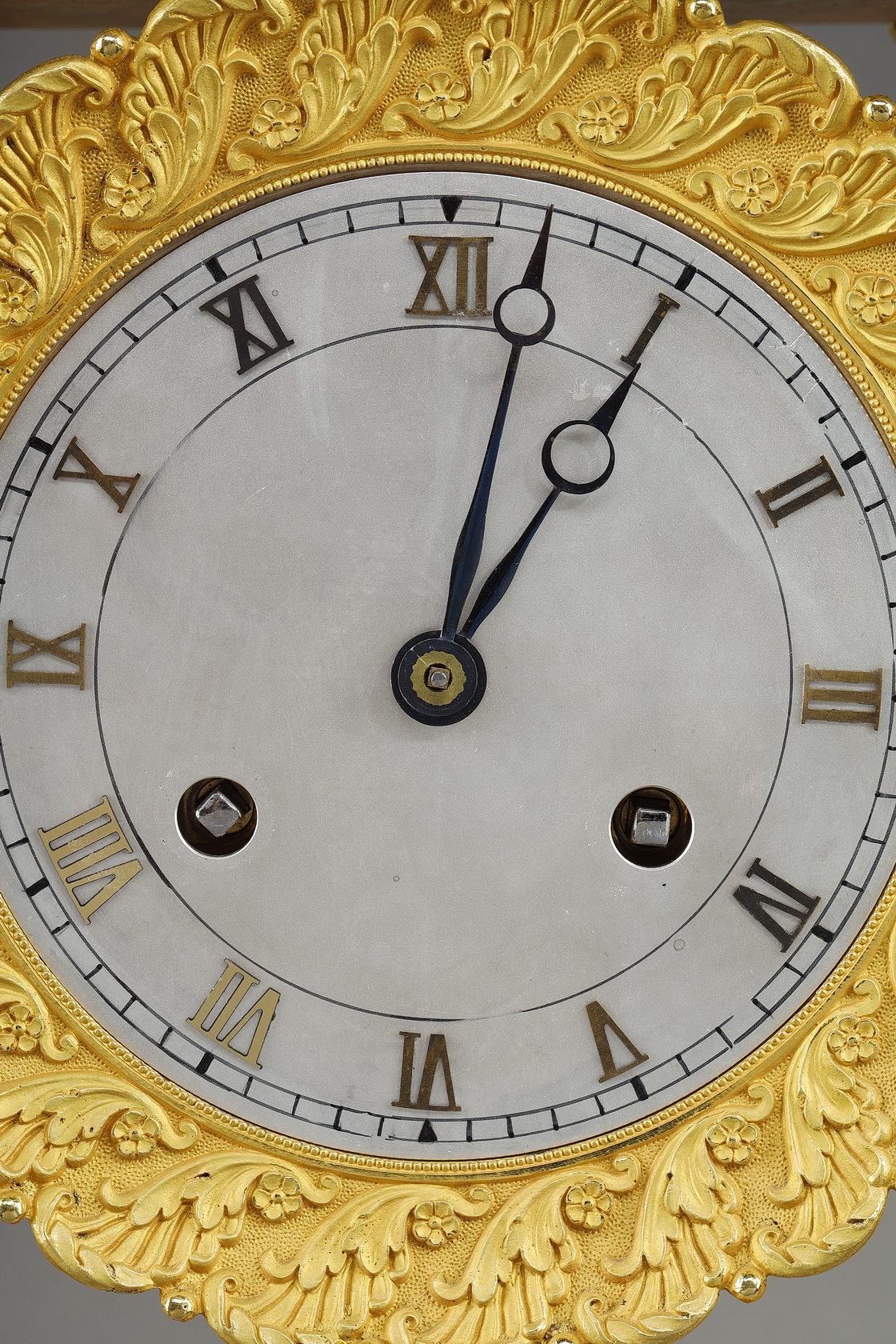 Bronze Grande horloge Portico en bronze doré, période de restauration en vente