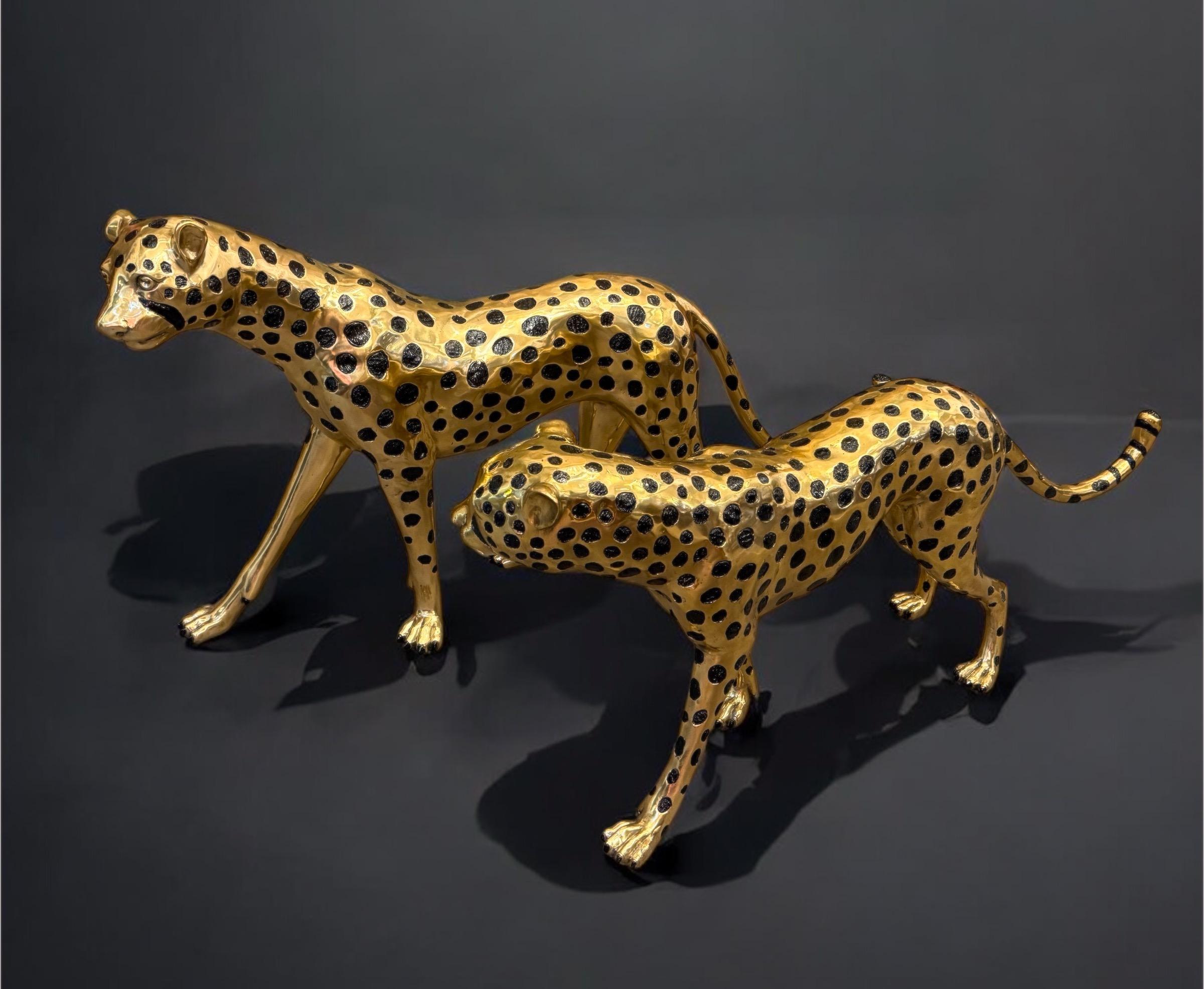 Grandes Esculturas de Bronce Dorado de Guepardos Siglo XXI y contemporáneo en venta