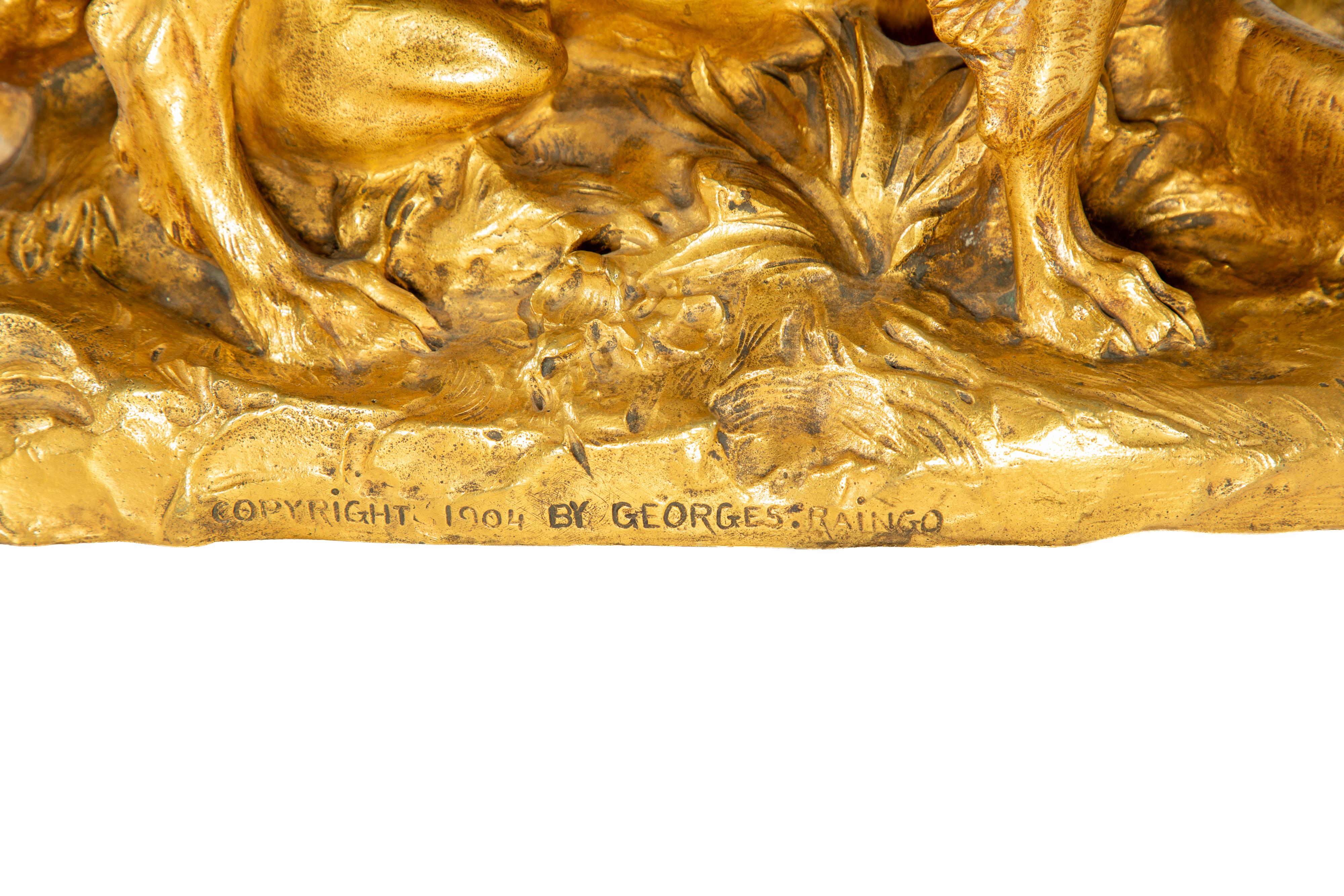 Grande statua in bronzo dorato di due cani In condizioni buone in vendita a Dallas, TX