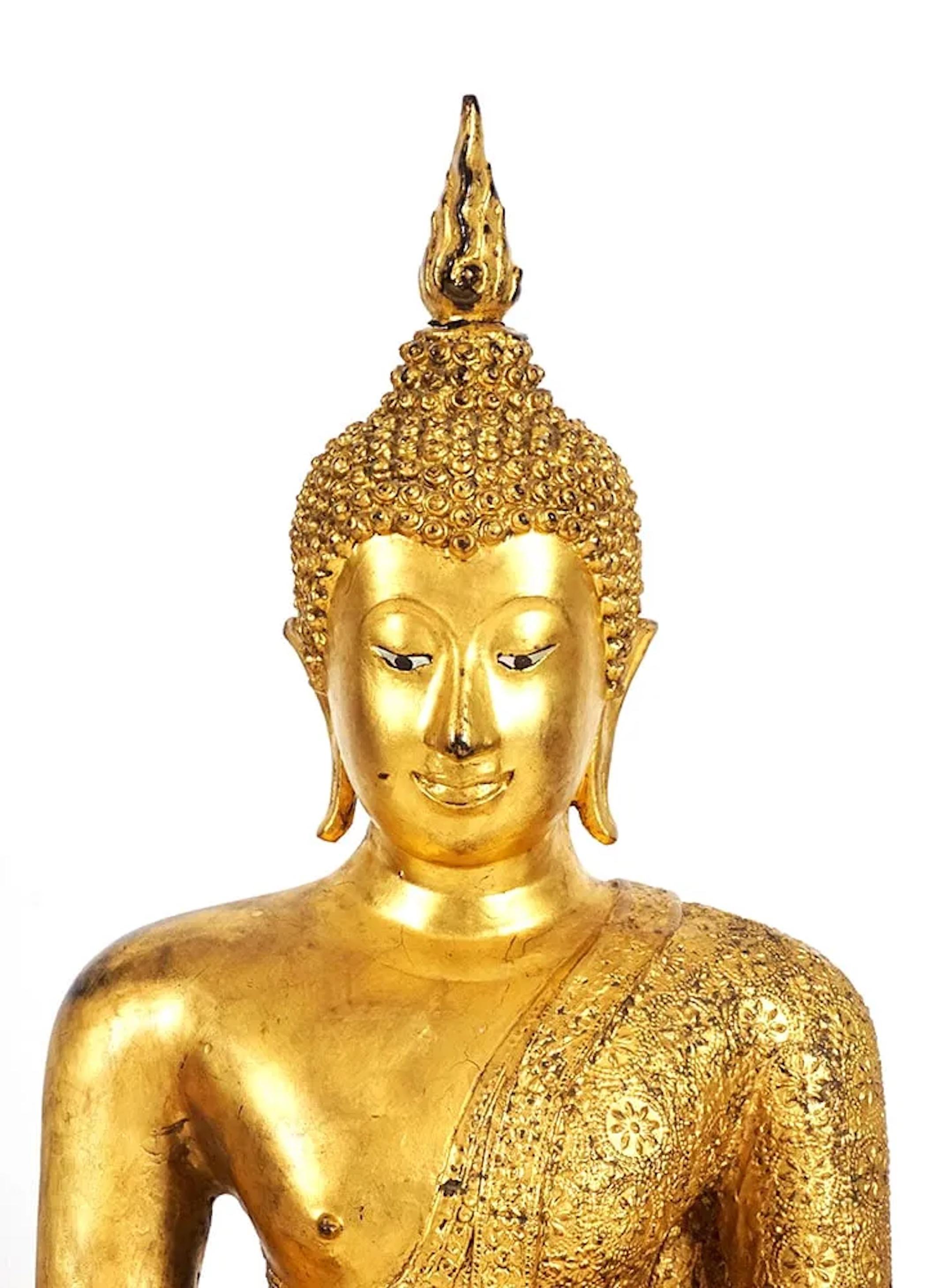 Large Gilt Bronze Thai Rattanakosin Buddha In Good Condition For Sale In Montreal, QC