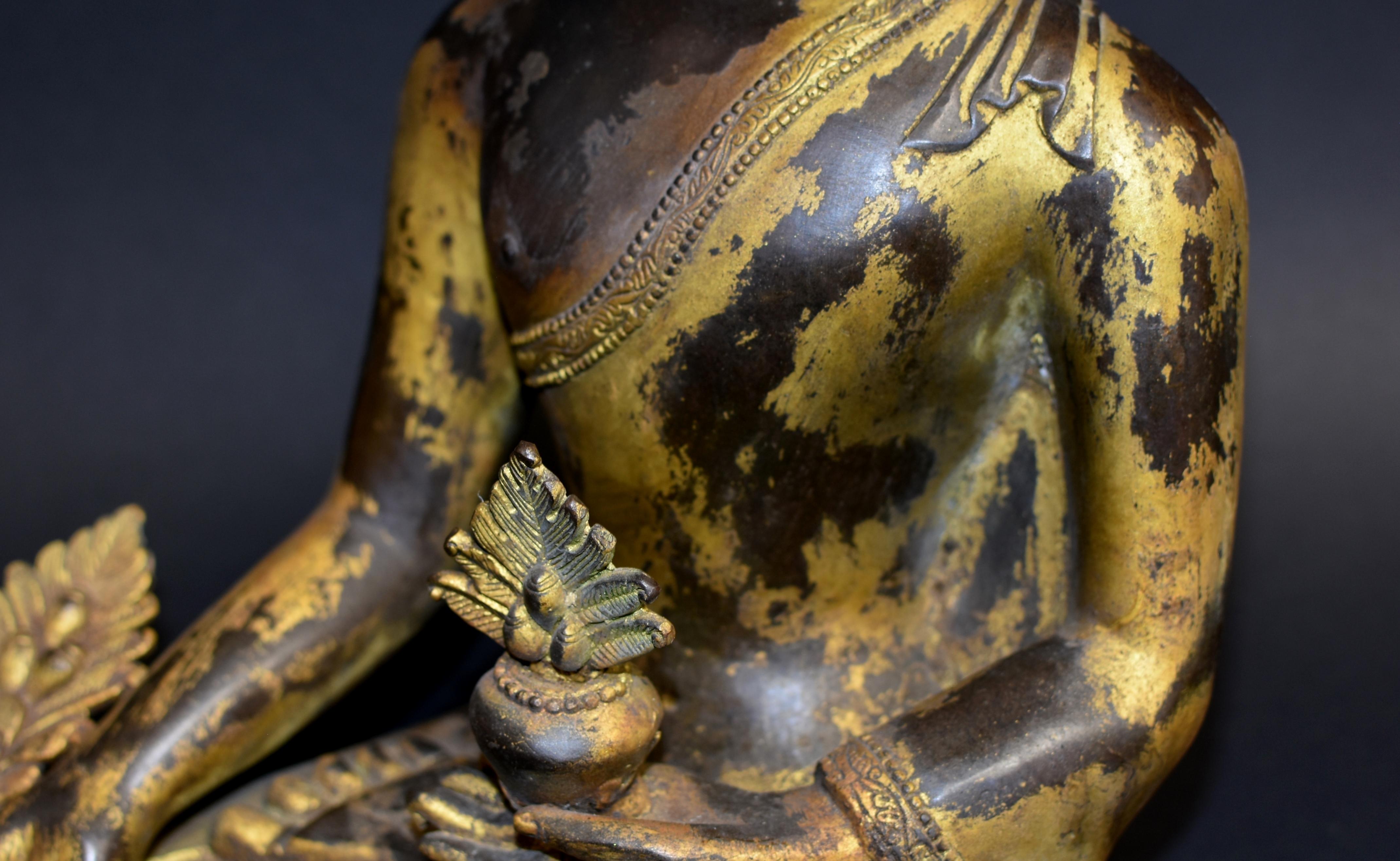 Large Gilt Bronze Tibetan Buddha For Sale 3
