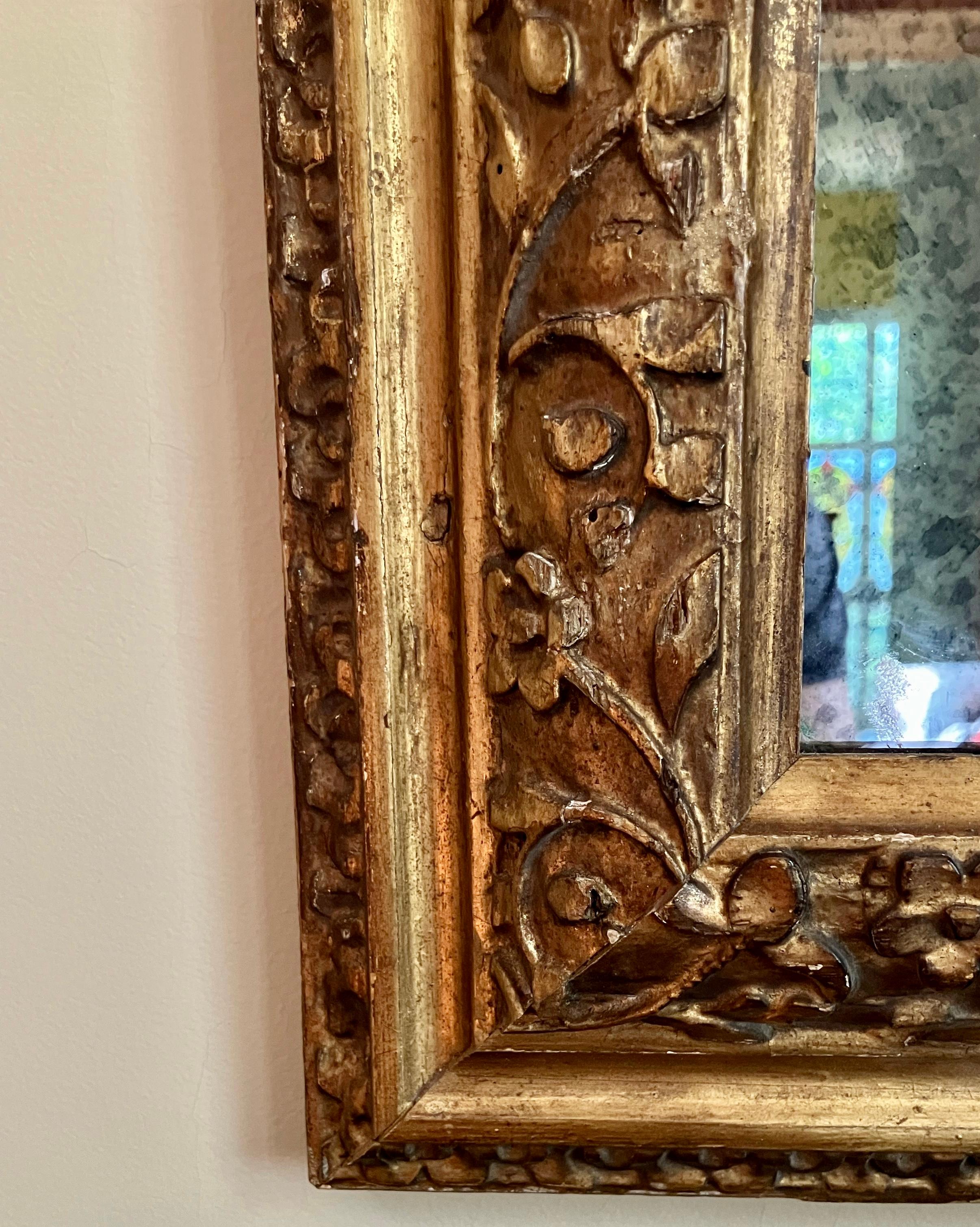 Großer vergoldeter geschnitzter Wood Mirror (Handgeschnitzt) im Angebot