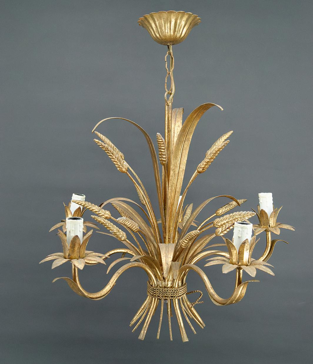 Gilt Large gilt chandelier with ears of wheat, Hollywood Regency, circa 1960 For Sale