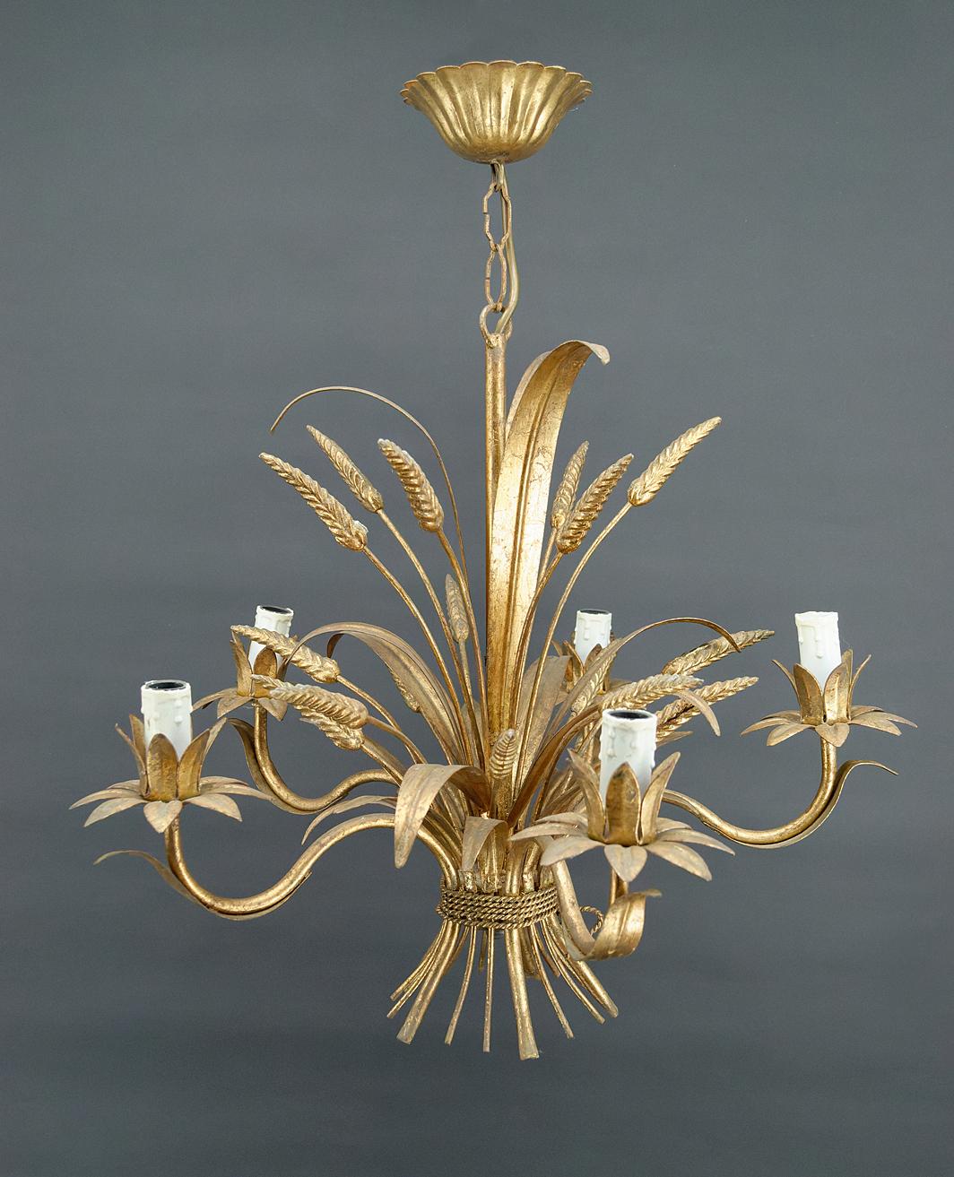 Mid-20th Century Large gilt chandelier with ears of wheat, Hollywood Regency, circa 1960 For Sale
